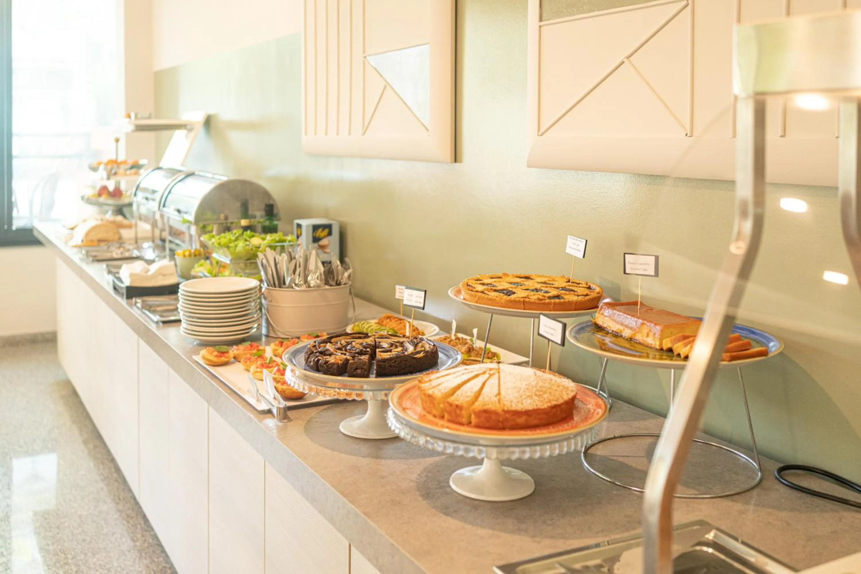 Food and drinks in Lime Hotel