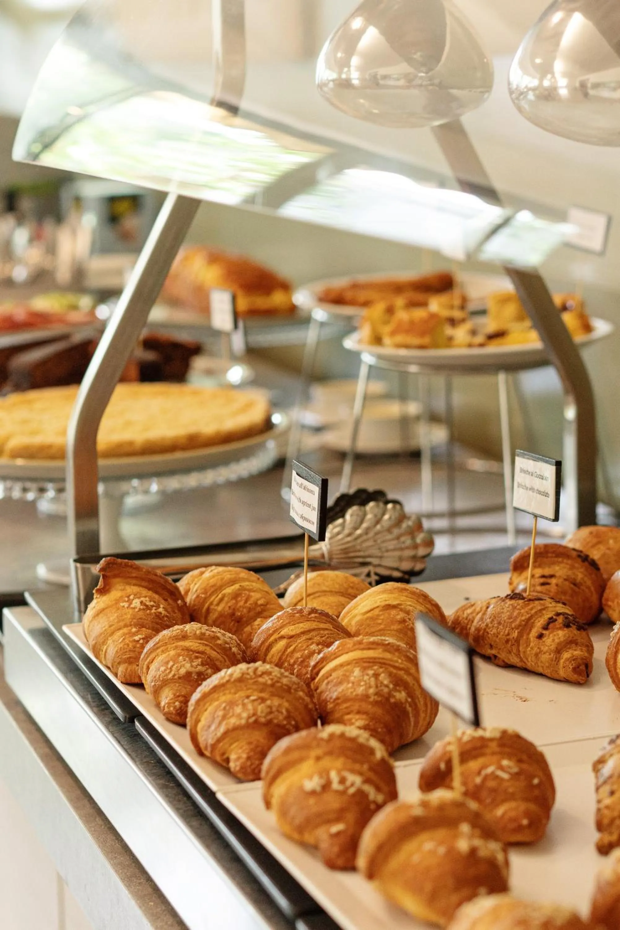 Food and drinks in Lime Hotel