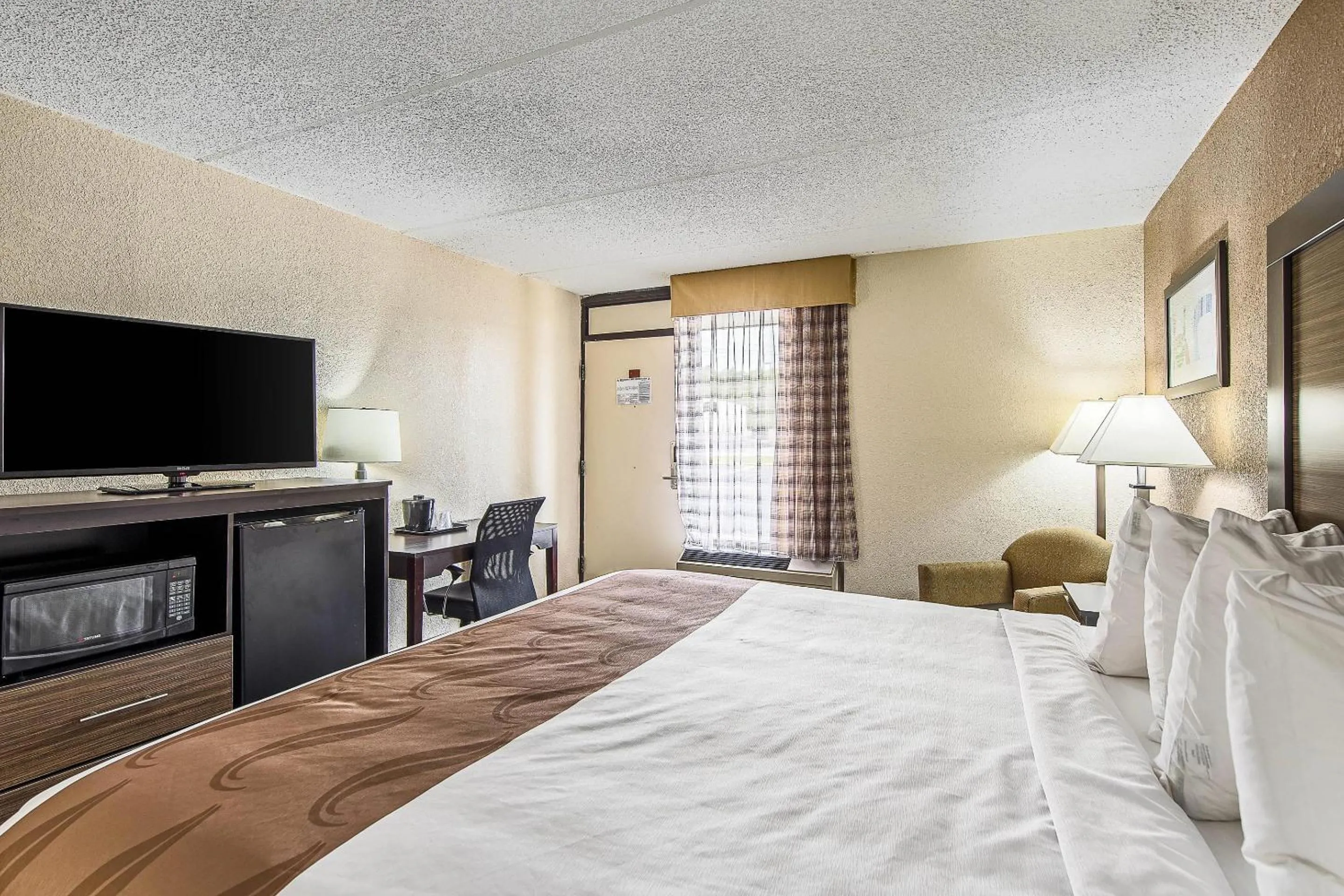 Bedroom, Bed in Quality Inn Forest City