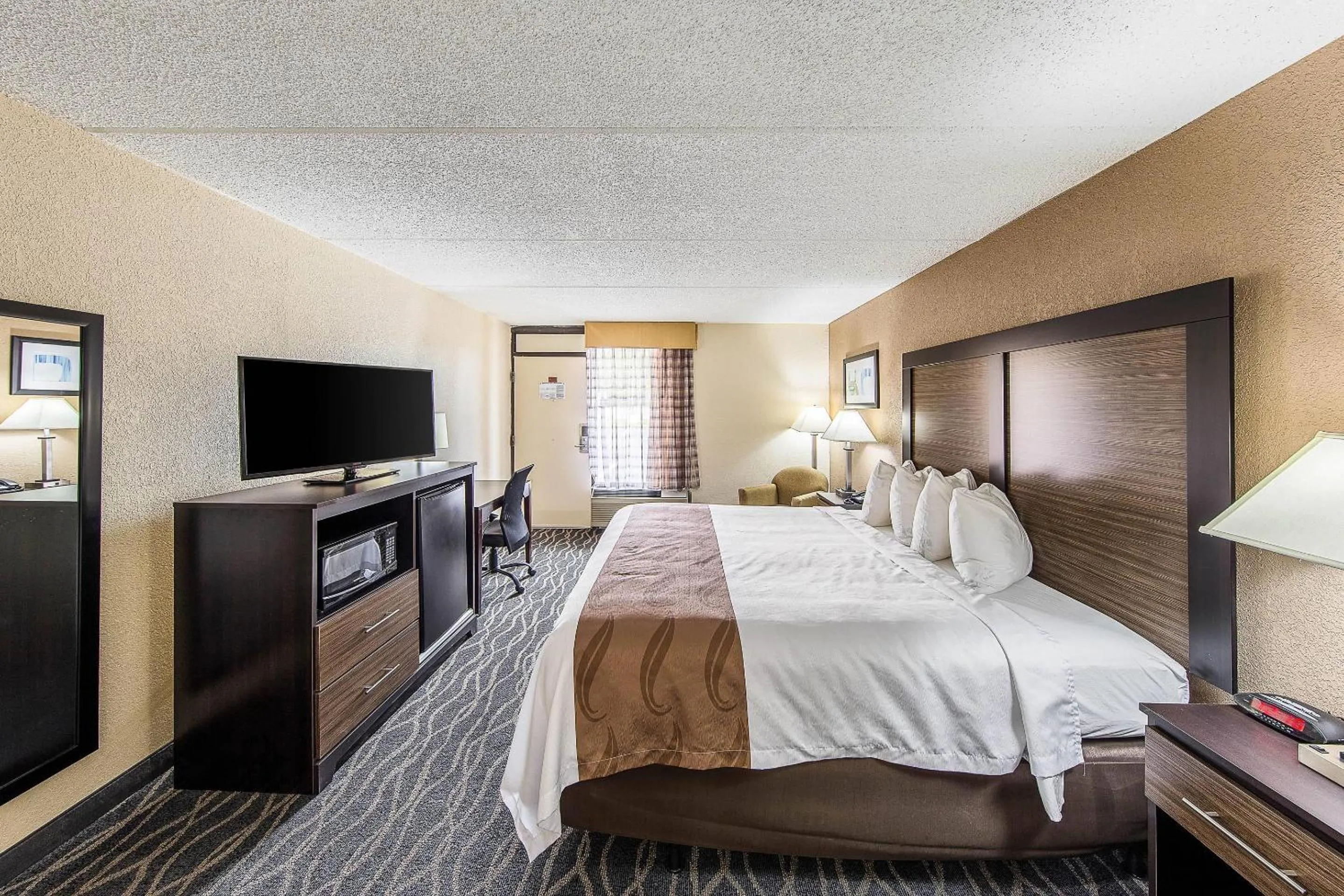 Bedroom, Bed in Quality Inn Forest City