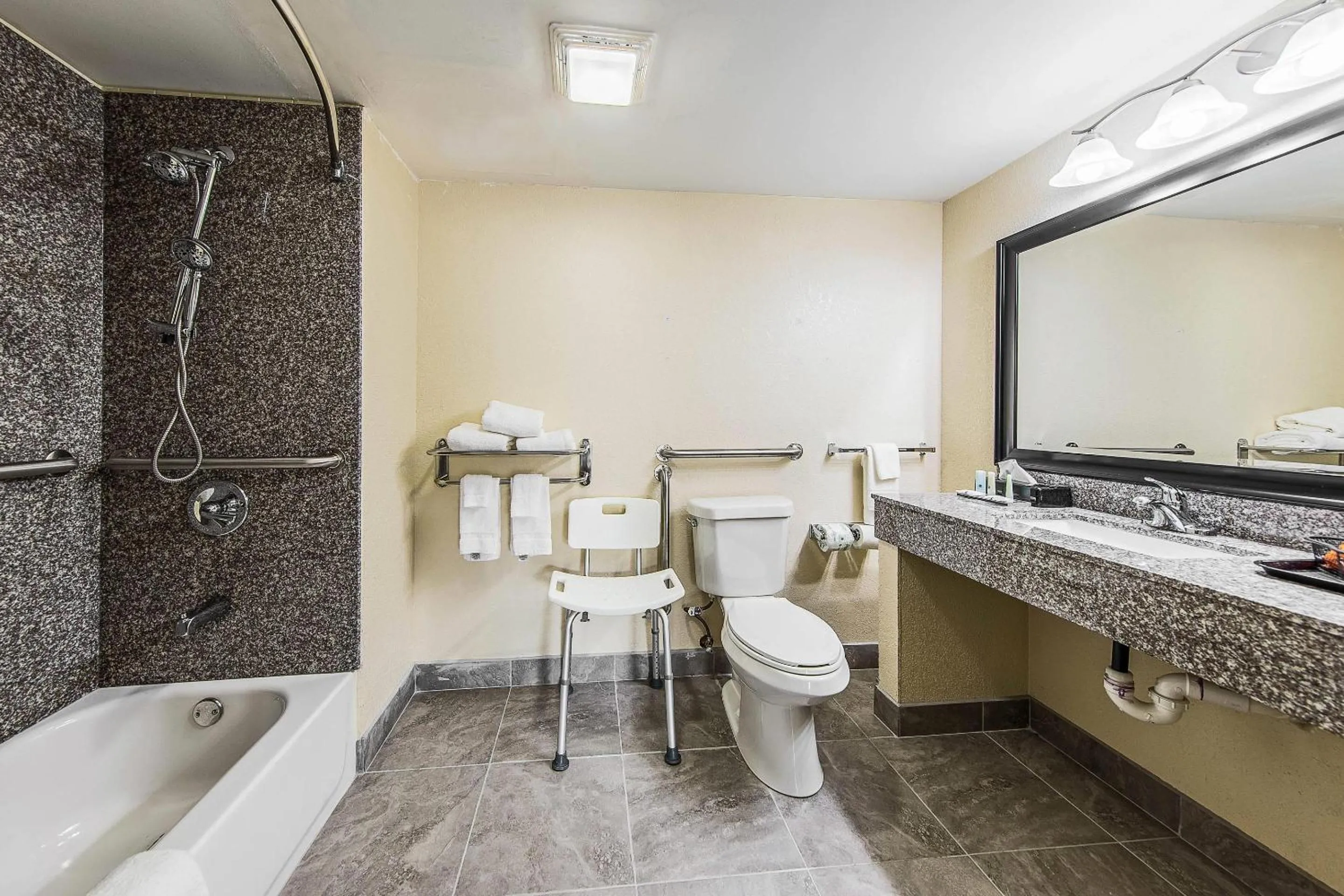 Bedroom in Quality Inn Forest City