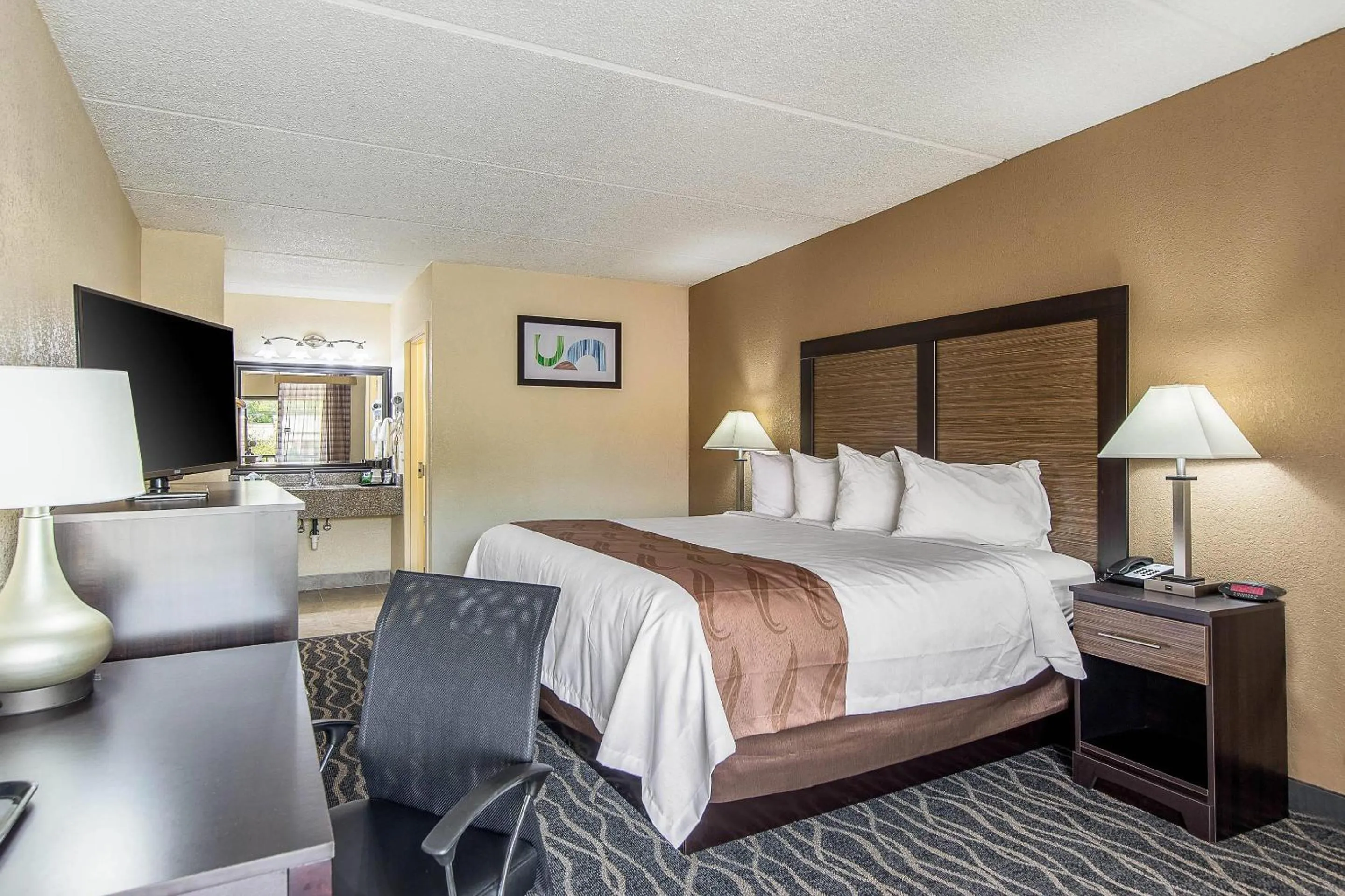 Bedroom, Bed in Quality Inn Forest City