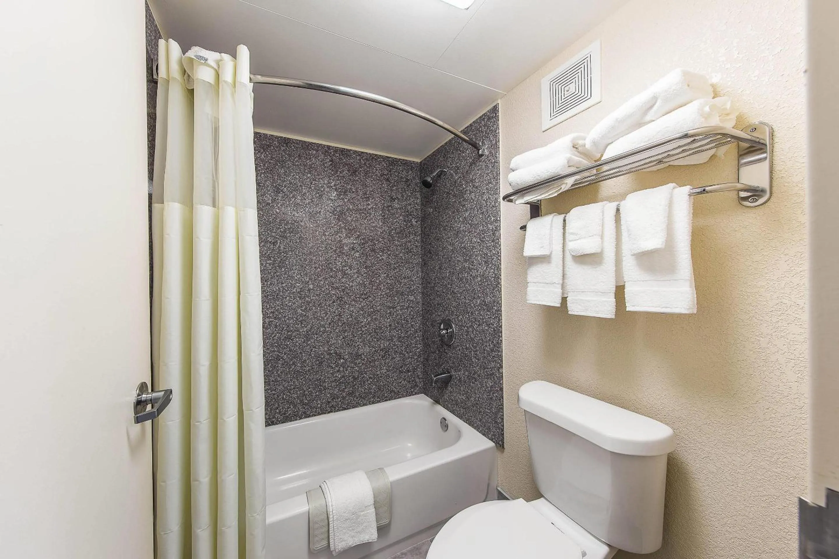 Bedroom in Quality Inn Forest City