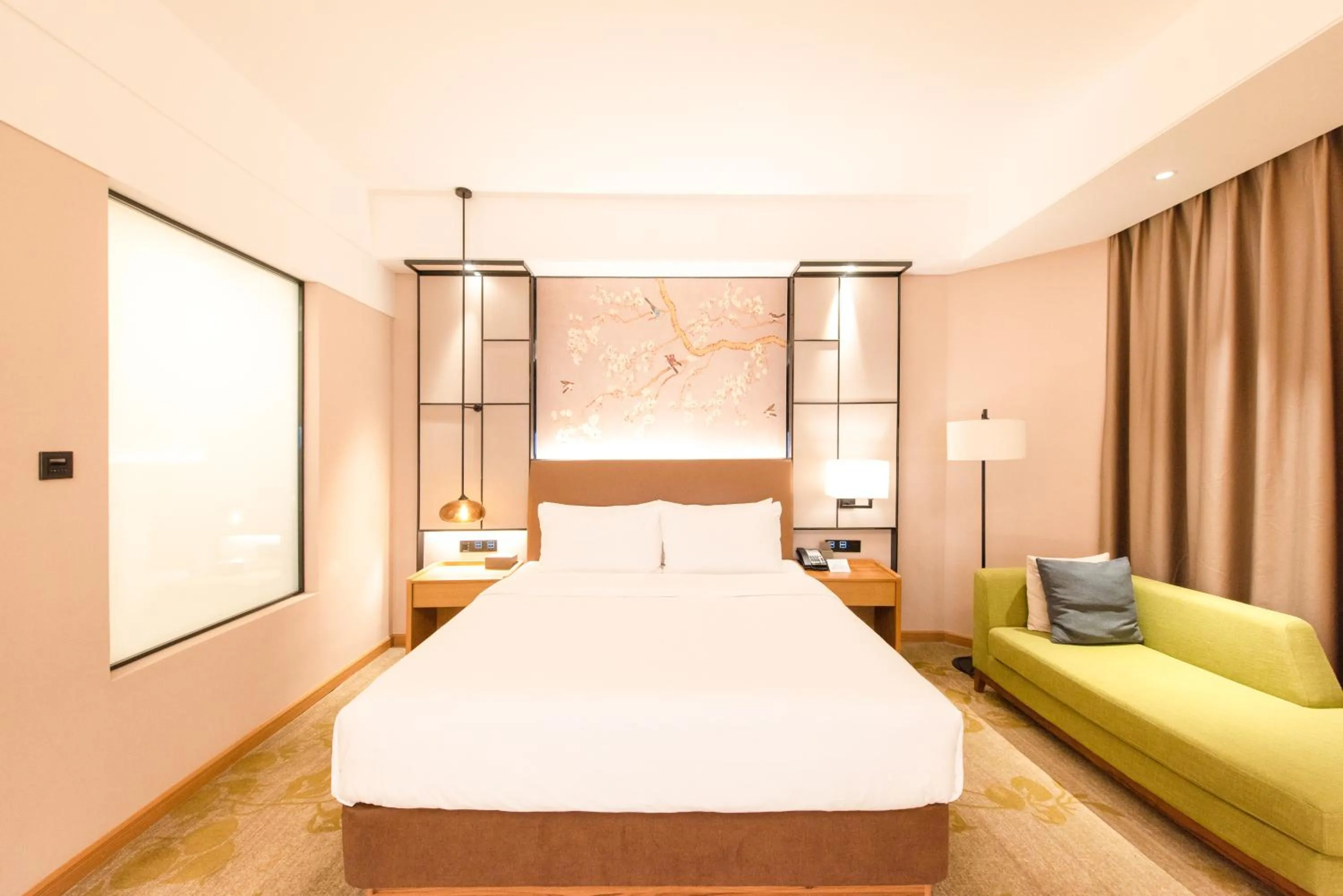 Photo of the whole room, Bed in Rising Dragon International Hotel