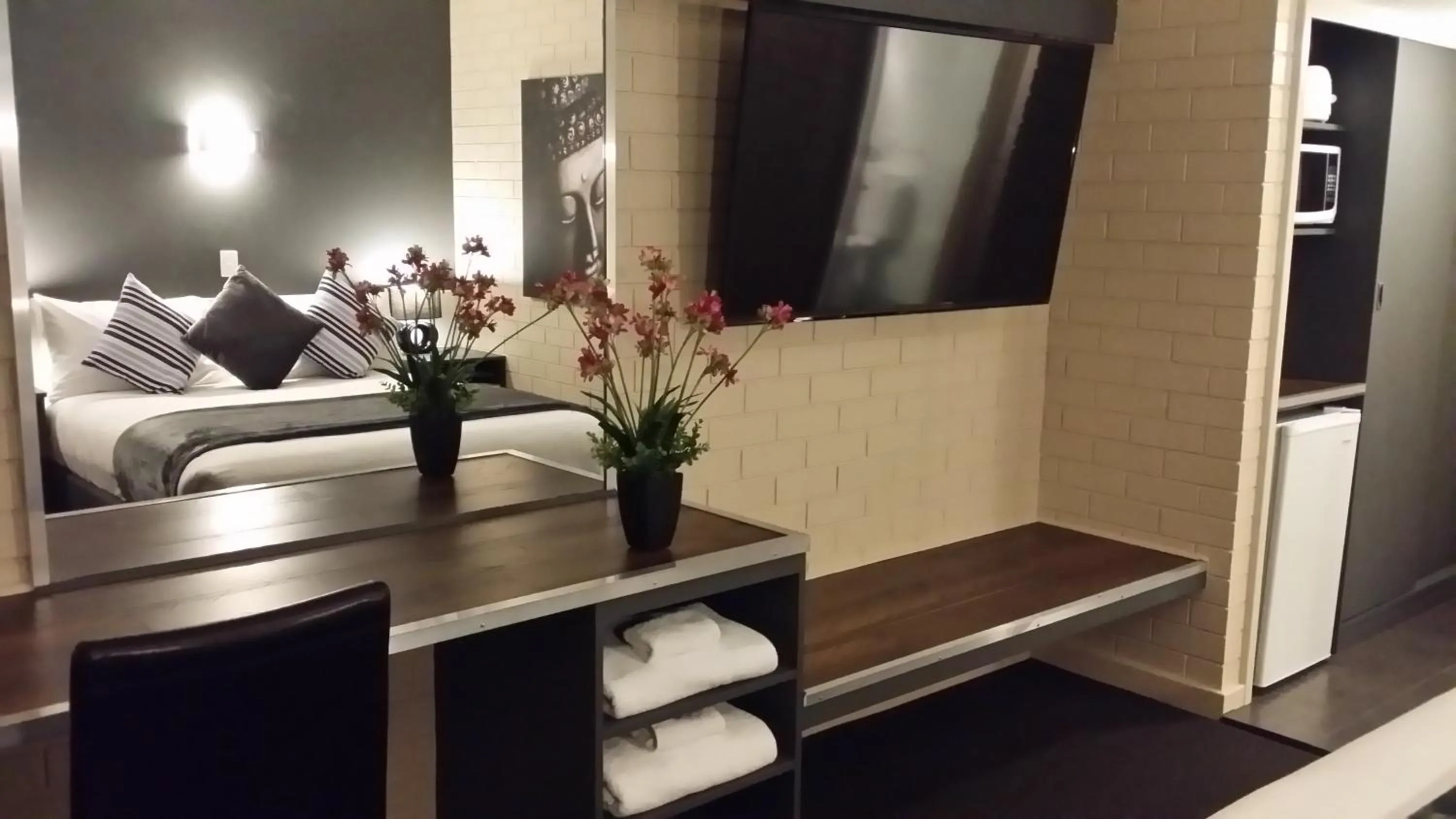 Bedroom, Bed in Sandpipers @ Millicent