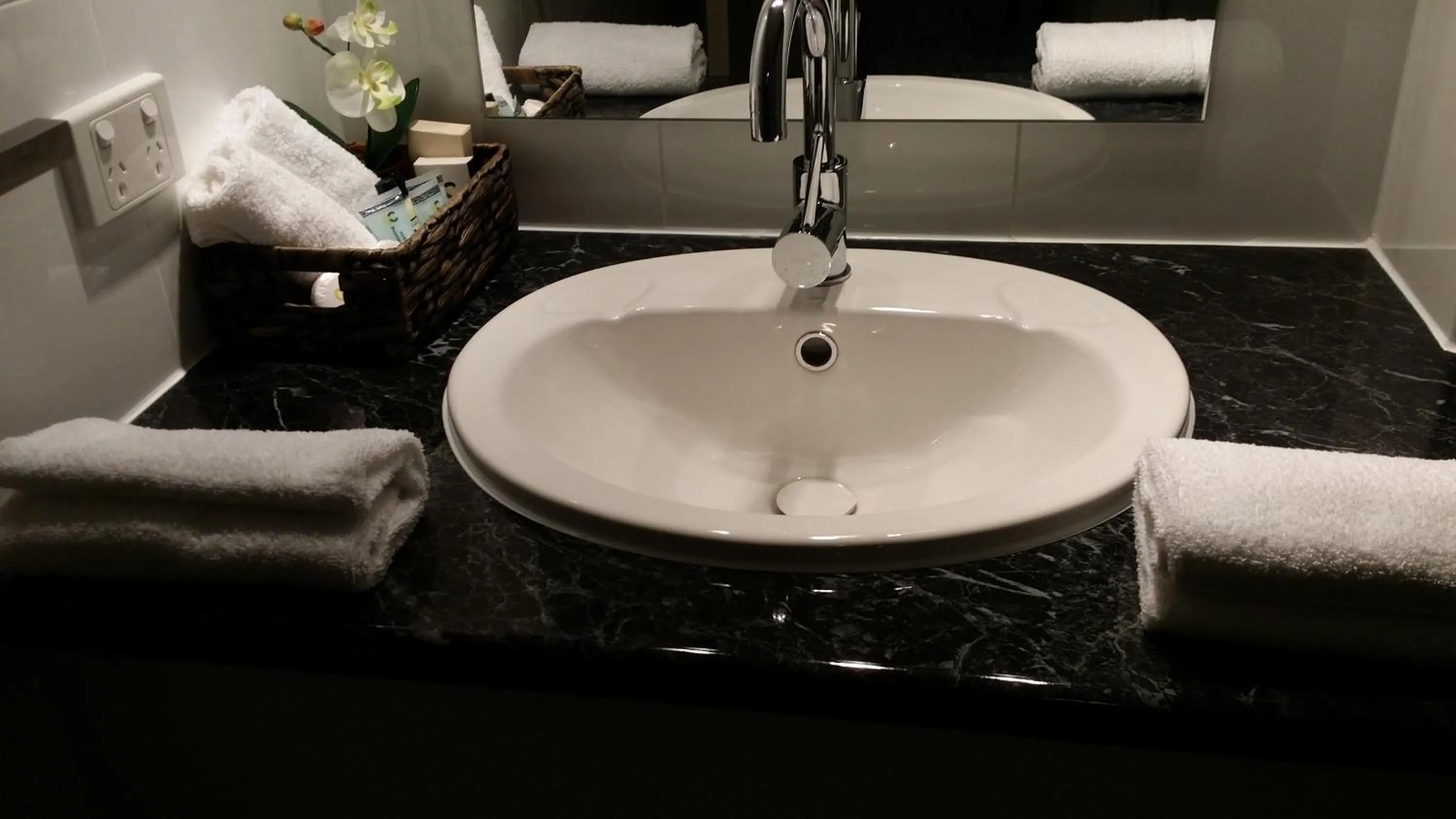 Bathroom in Sandpipers @ Millicent