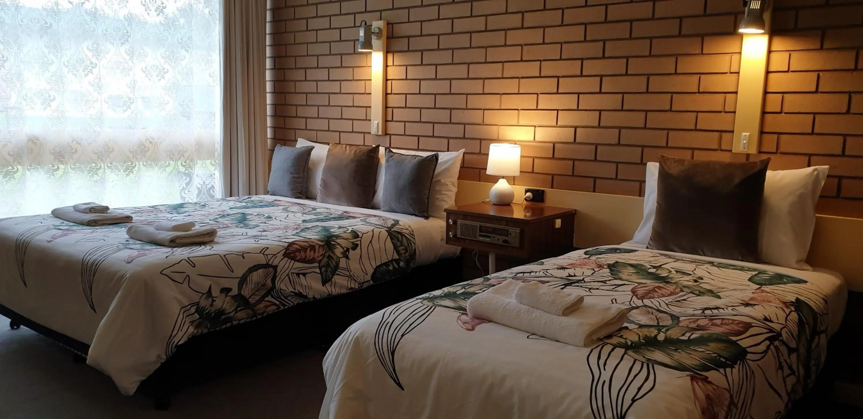 Bedroom, Bed in Sandpipers @ Millicent