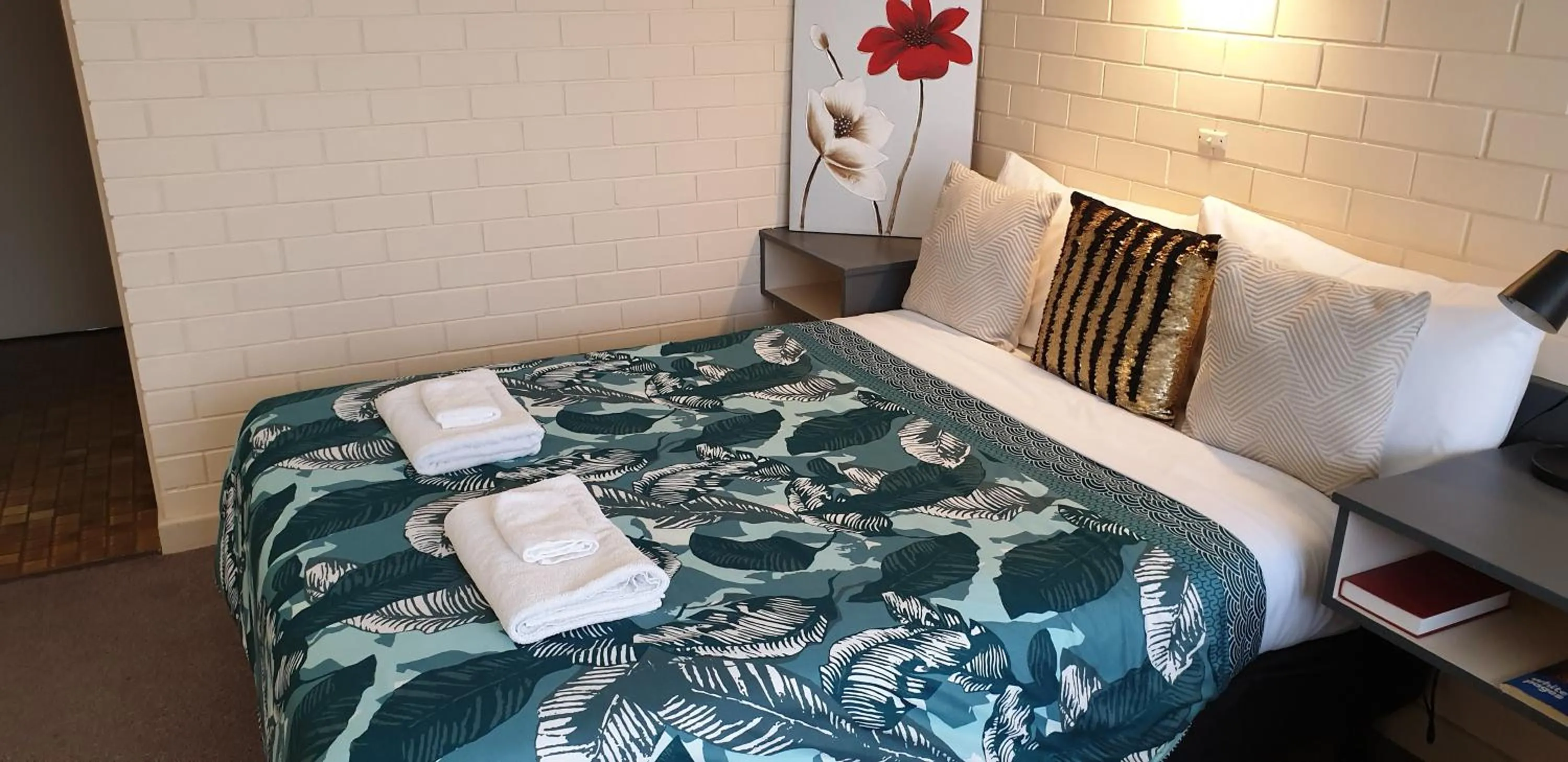 Bed in Sandpipers @ Millicent