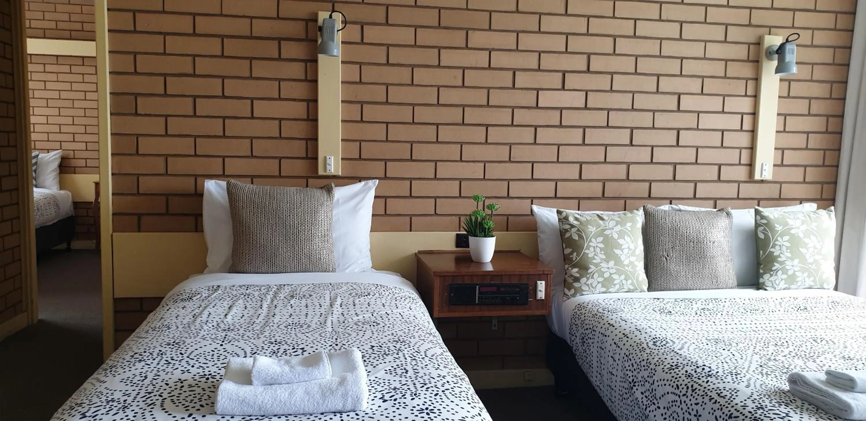 Bedroom, Bed in Sandpipers @ Millicent