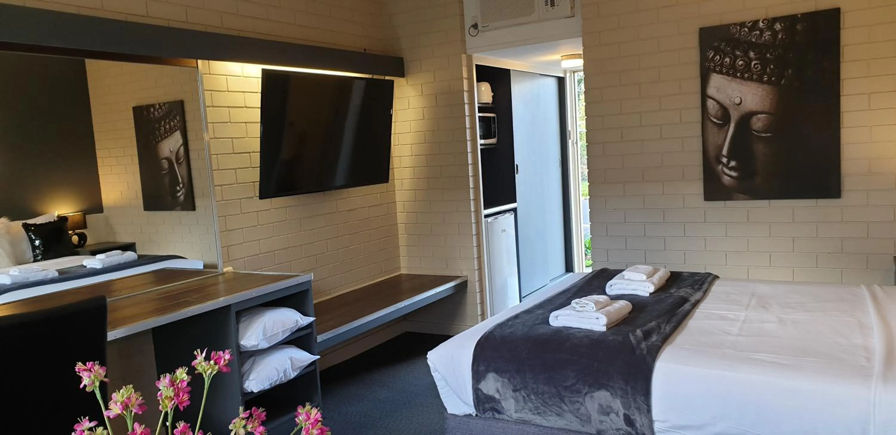 Bedroom, Bed in Sandpipers @ Millicent