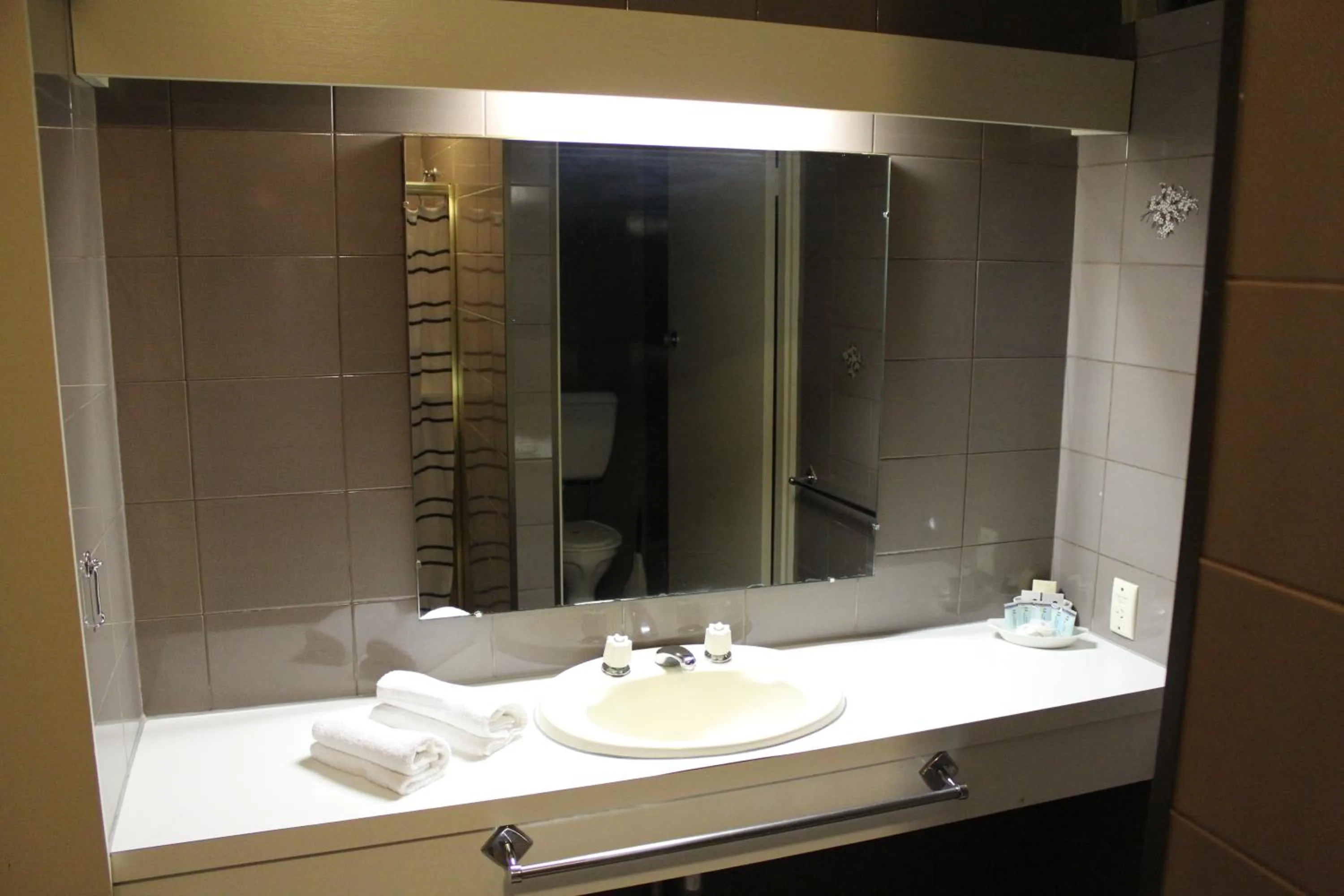 Bathroom in Sandpipers @ Millicent