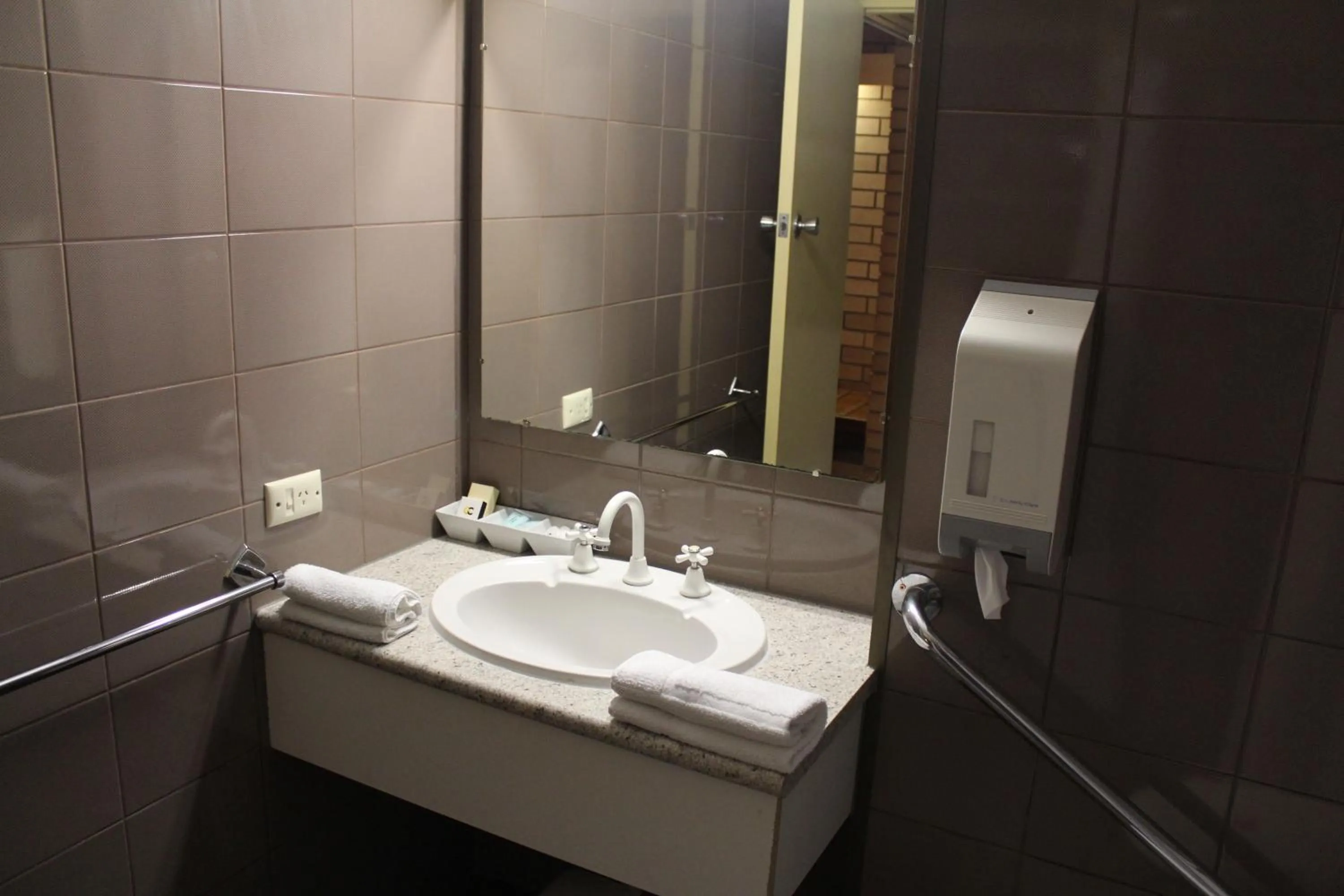 Bathroom in Sandpipers @ Millicent