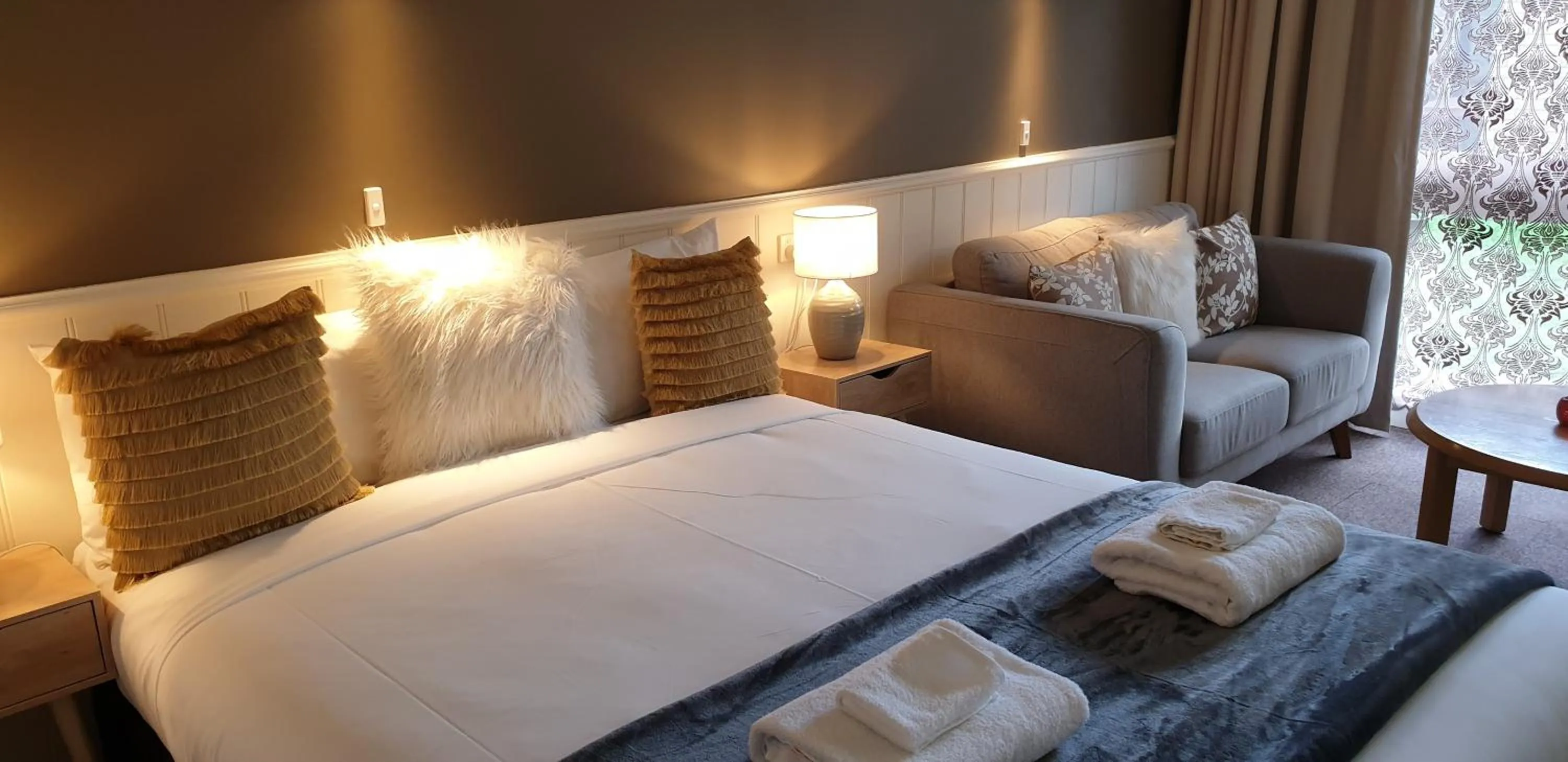 Bedroom, Bed in Sandpipers @ Millicent