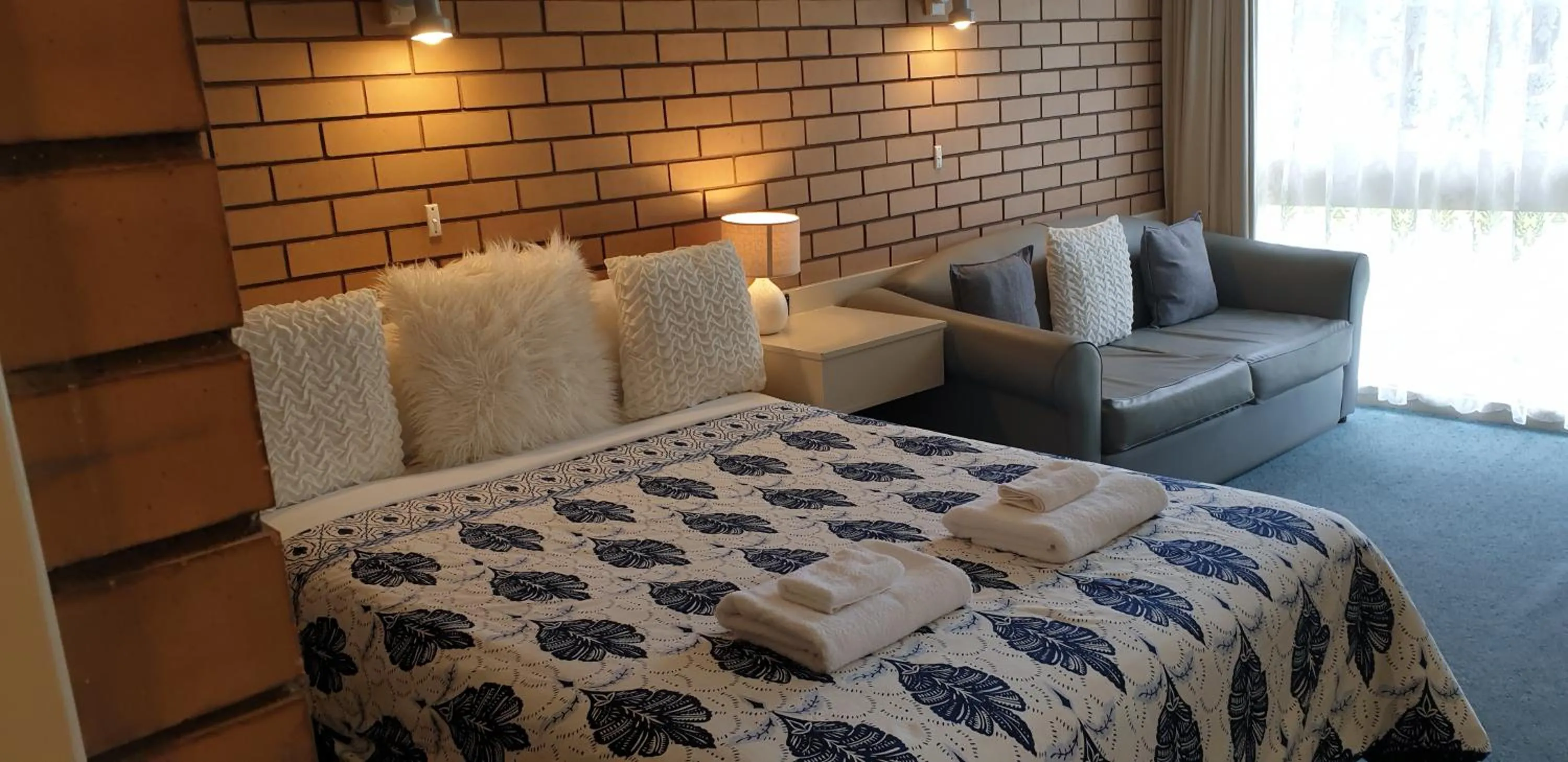 Seating area, Bed in Sandpipers @ Millicent