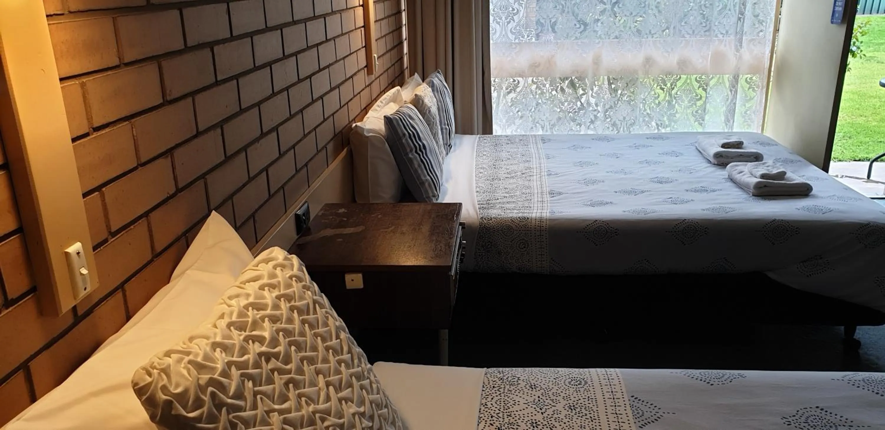 Bedroom, Bed in Sandpipers @ Millicent