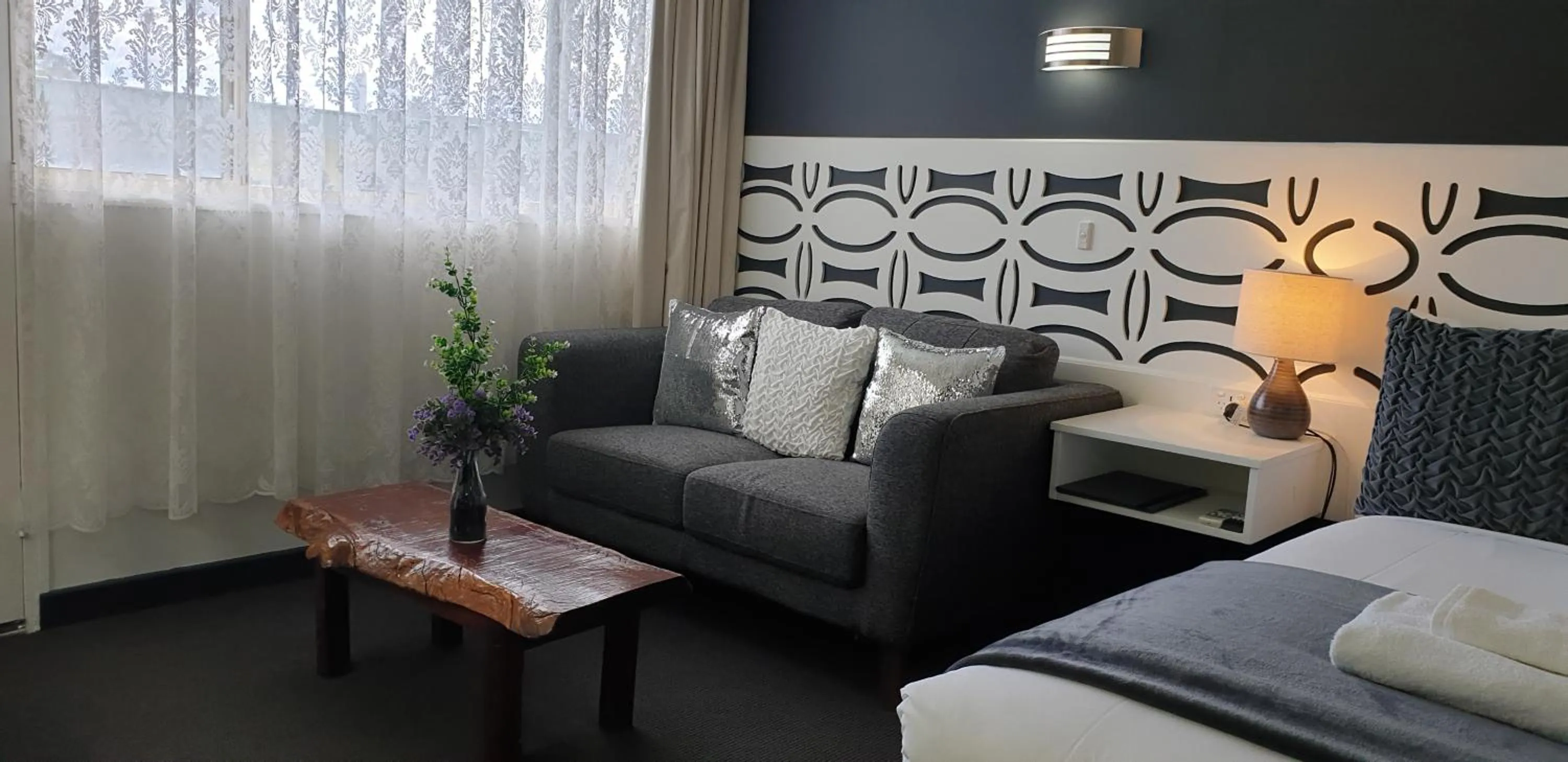 Seating area, Bed in Sandpipers @ Millicent