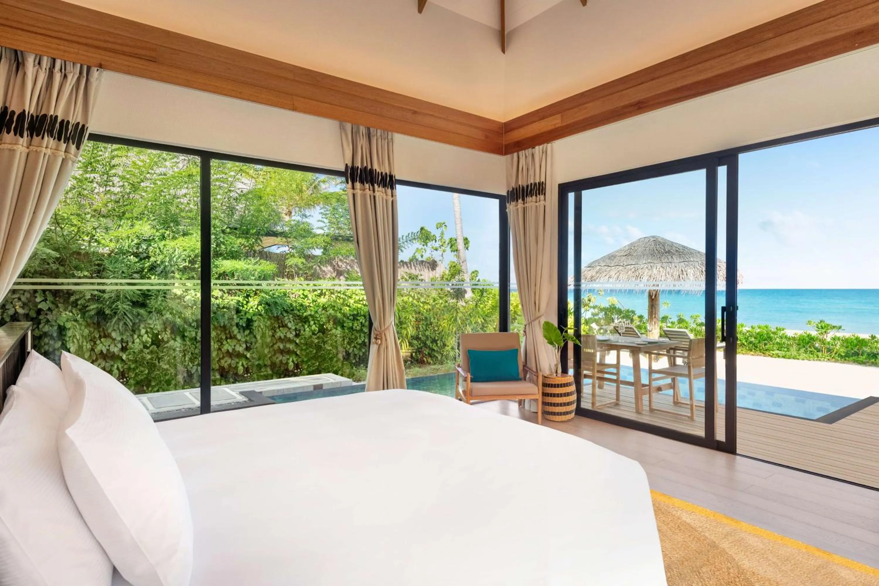 View (from property/room), Bed in Hilton Maldives Amingiri Resort & Spa