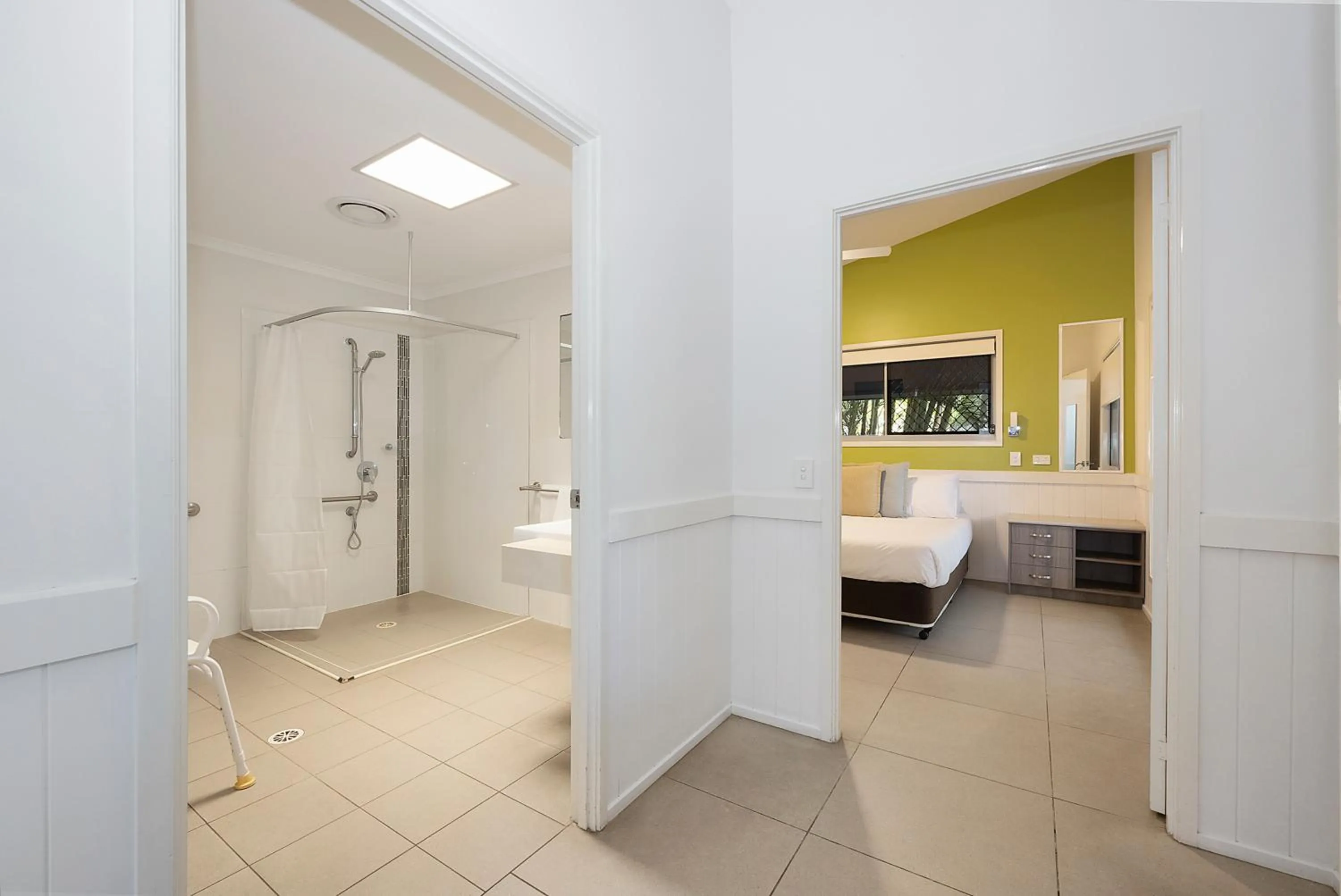 Bathroom, Bed in Reflections Byron Bay - Holiday Park