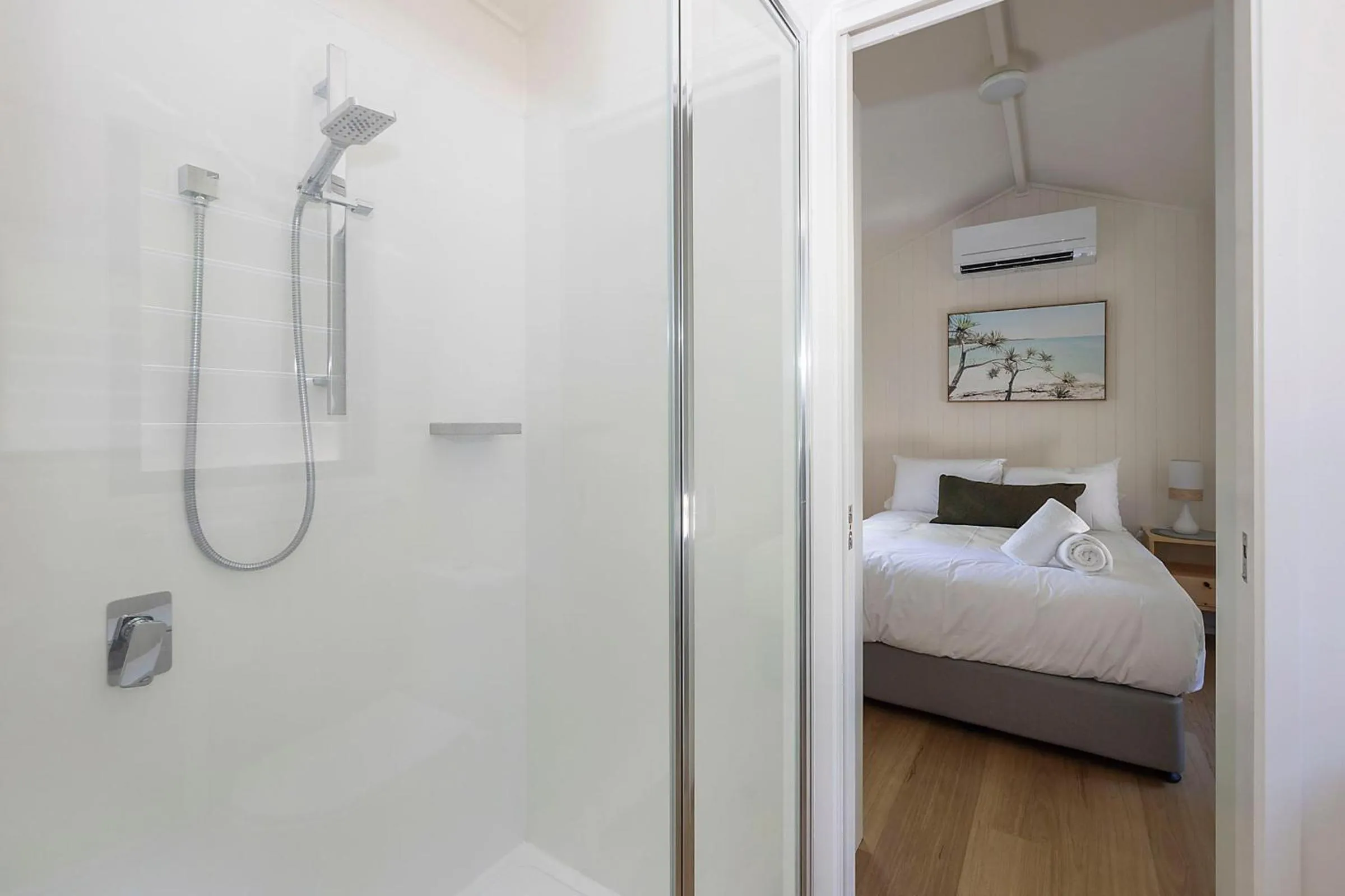 Bathroom, Bed in Reflections Byron Bay - Holiday Park