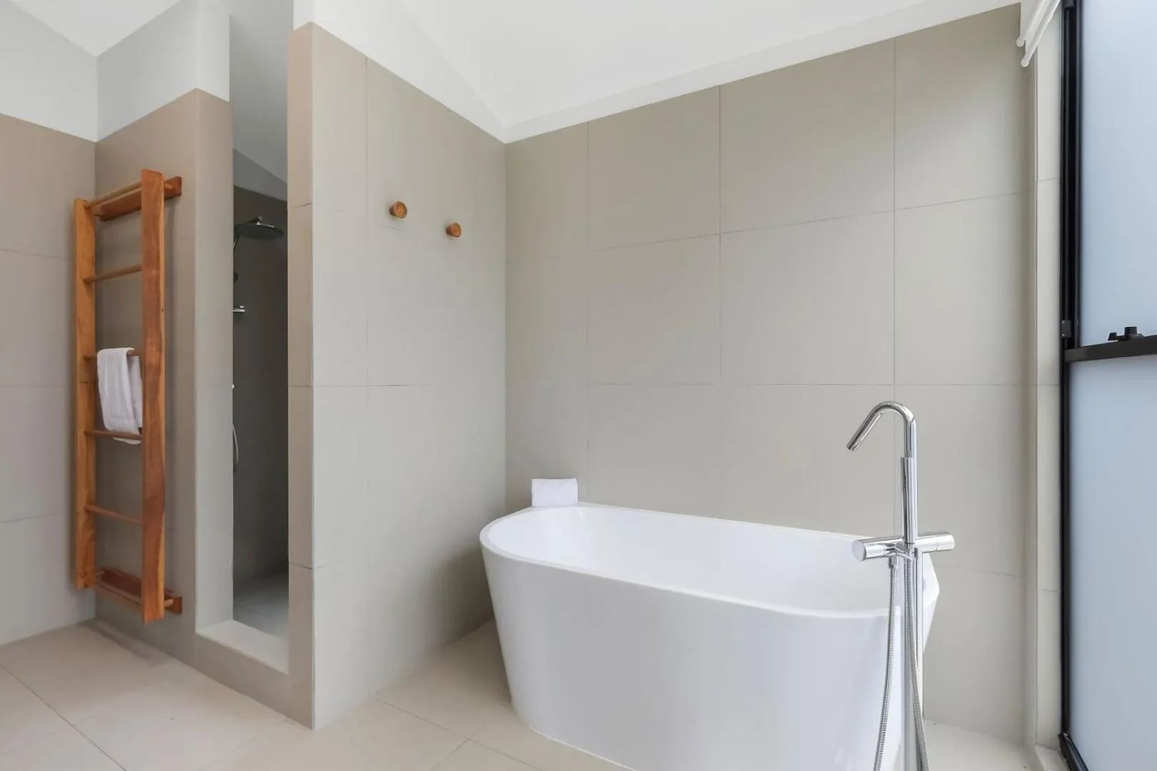 Bathroom in Reflections Byron Bay - Holiday Park