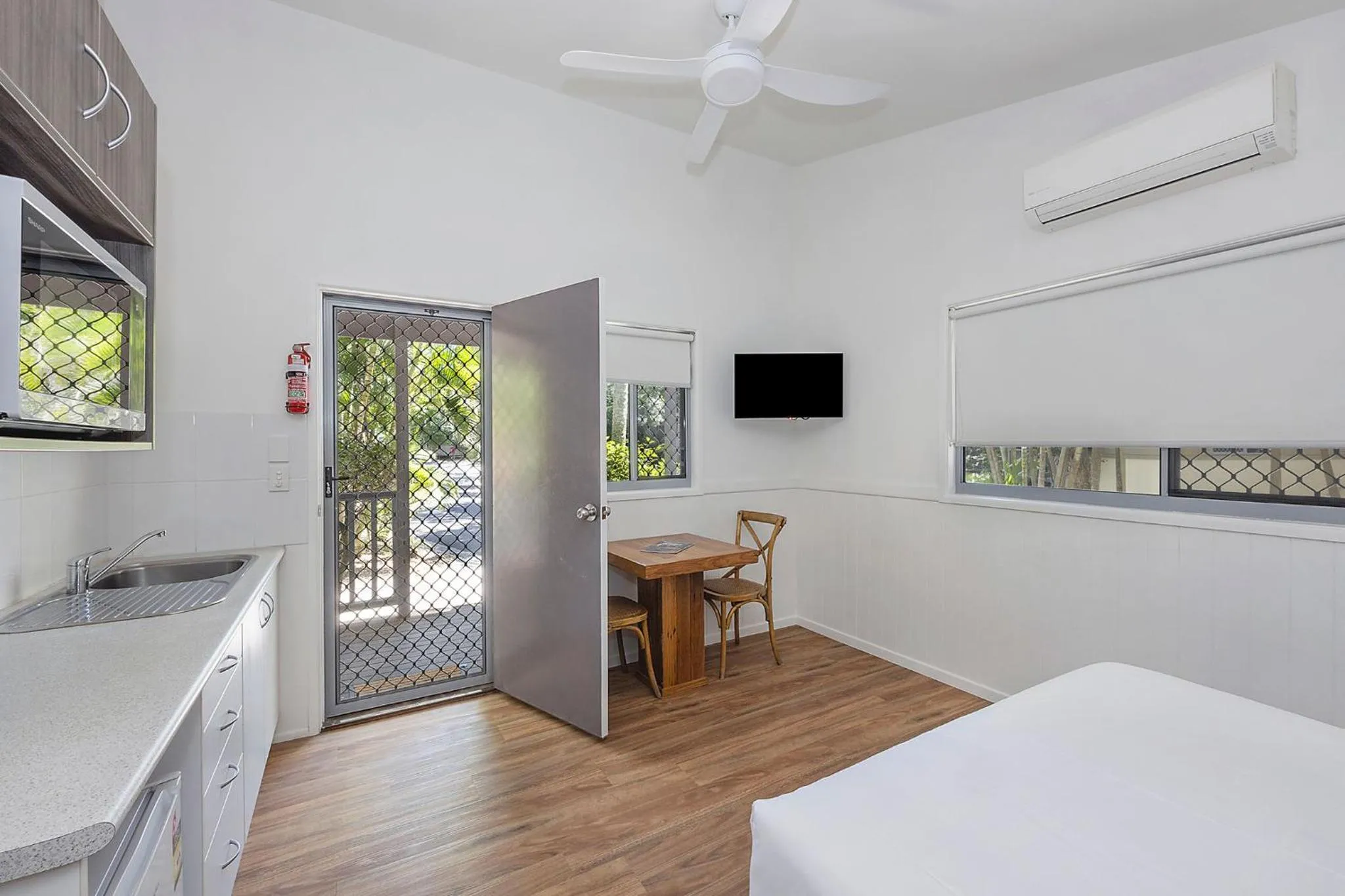 Kitchen or kitchenette, Bed in Reflections Byron Bay - Holiday Park