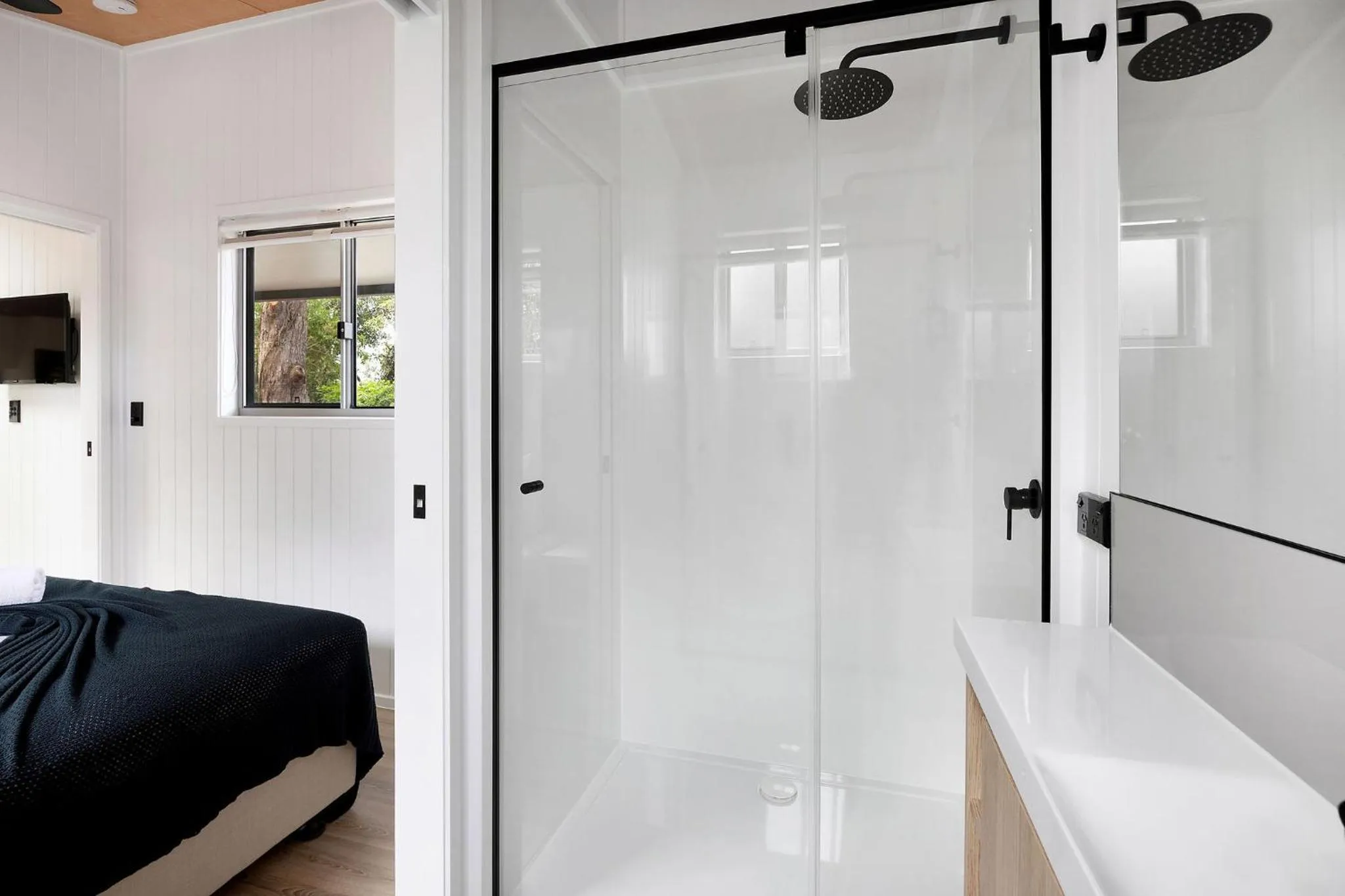 Shower, Bed in Reflections Lennox Head - Holiday Park