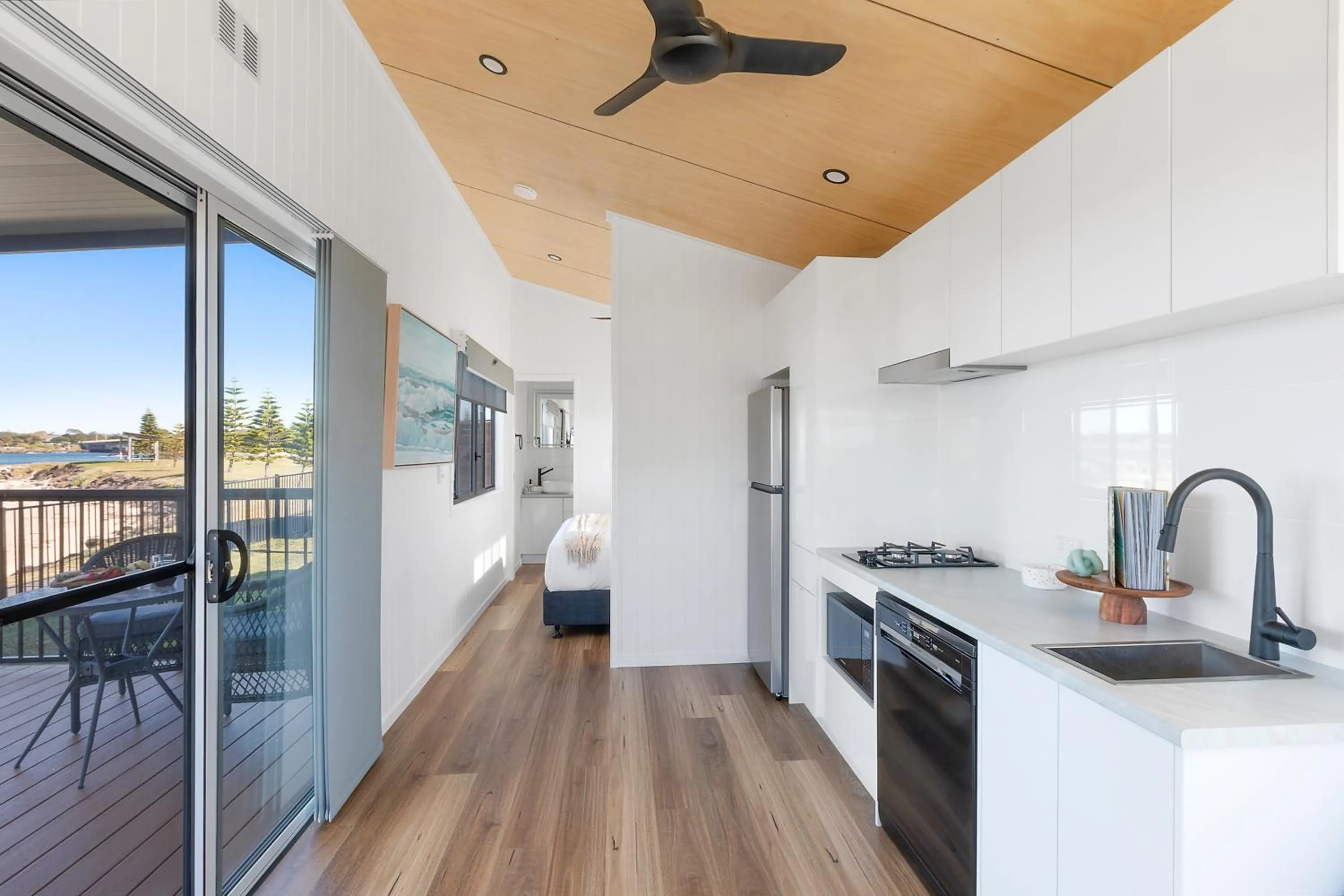 Kitchen or kitchenette in Reflections Shaws Bay - Holiday Park