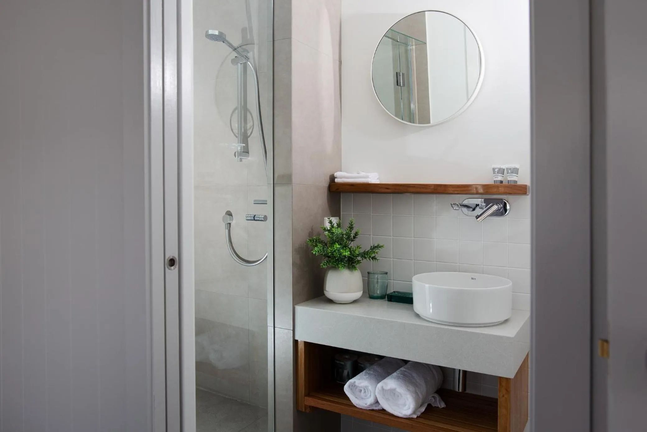 Bathroom in Reflections Shaws Bay - Holiday Park