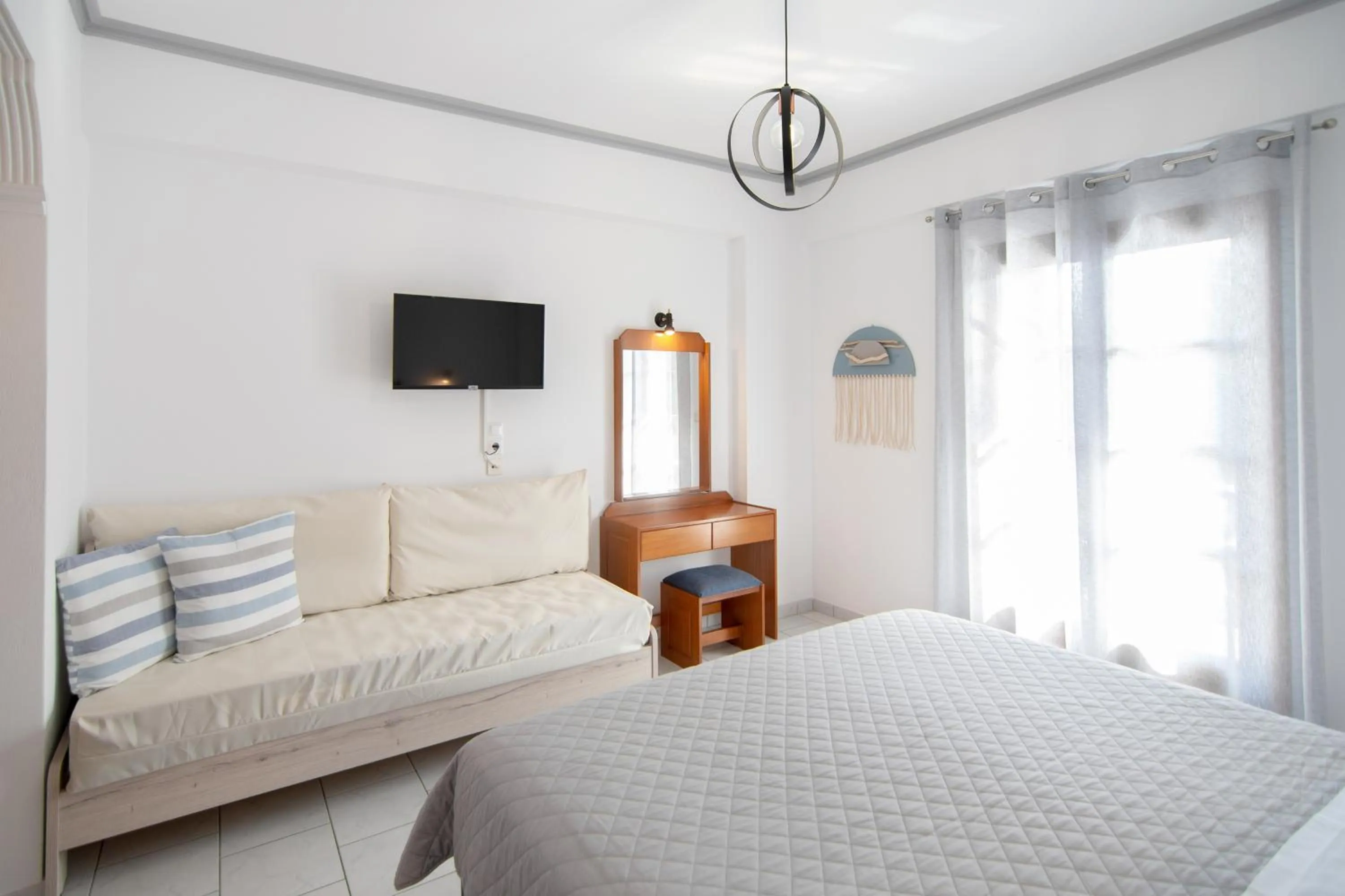 Photo of the whole room, Bed in Iro's Residence