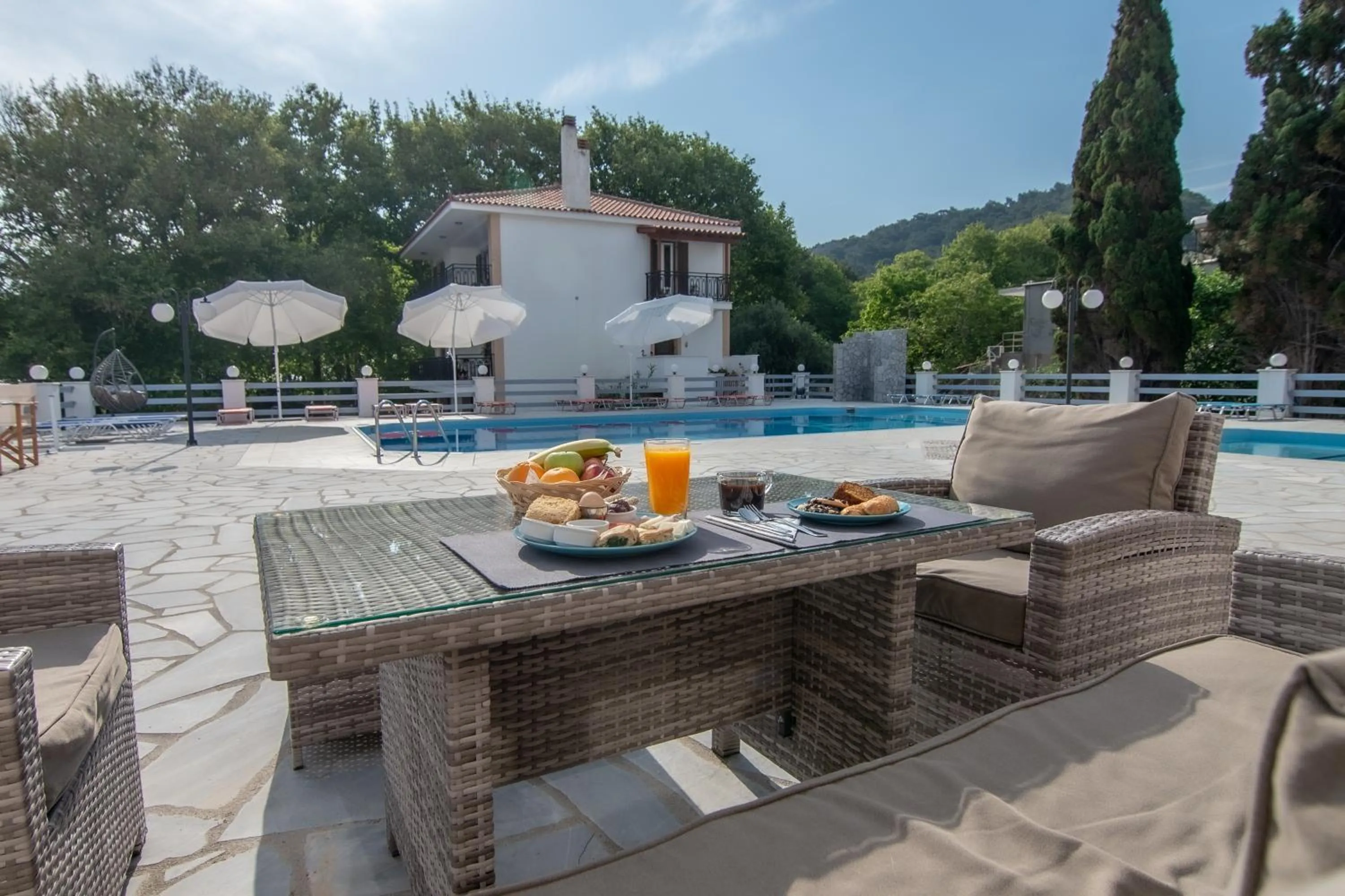 Breakfast in Iro's Residence