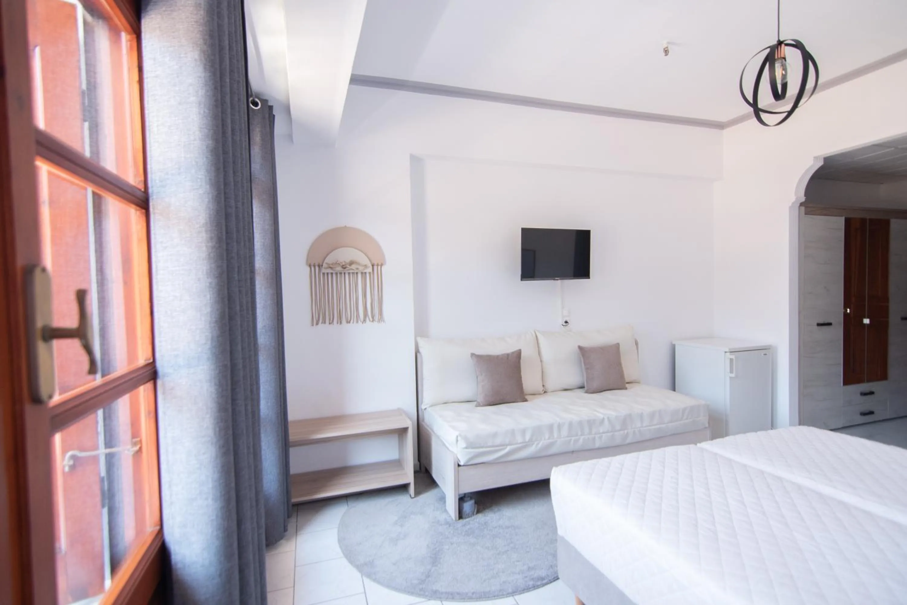 Photo of the whole room, Bed in Iro's Residence