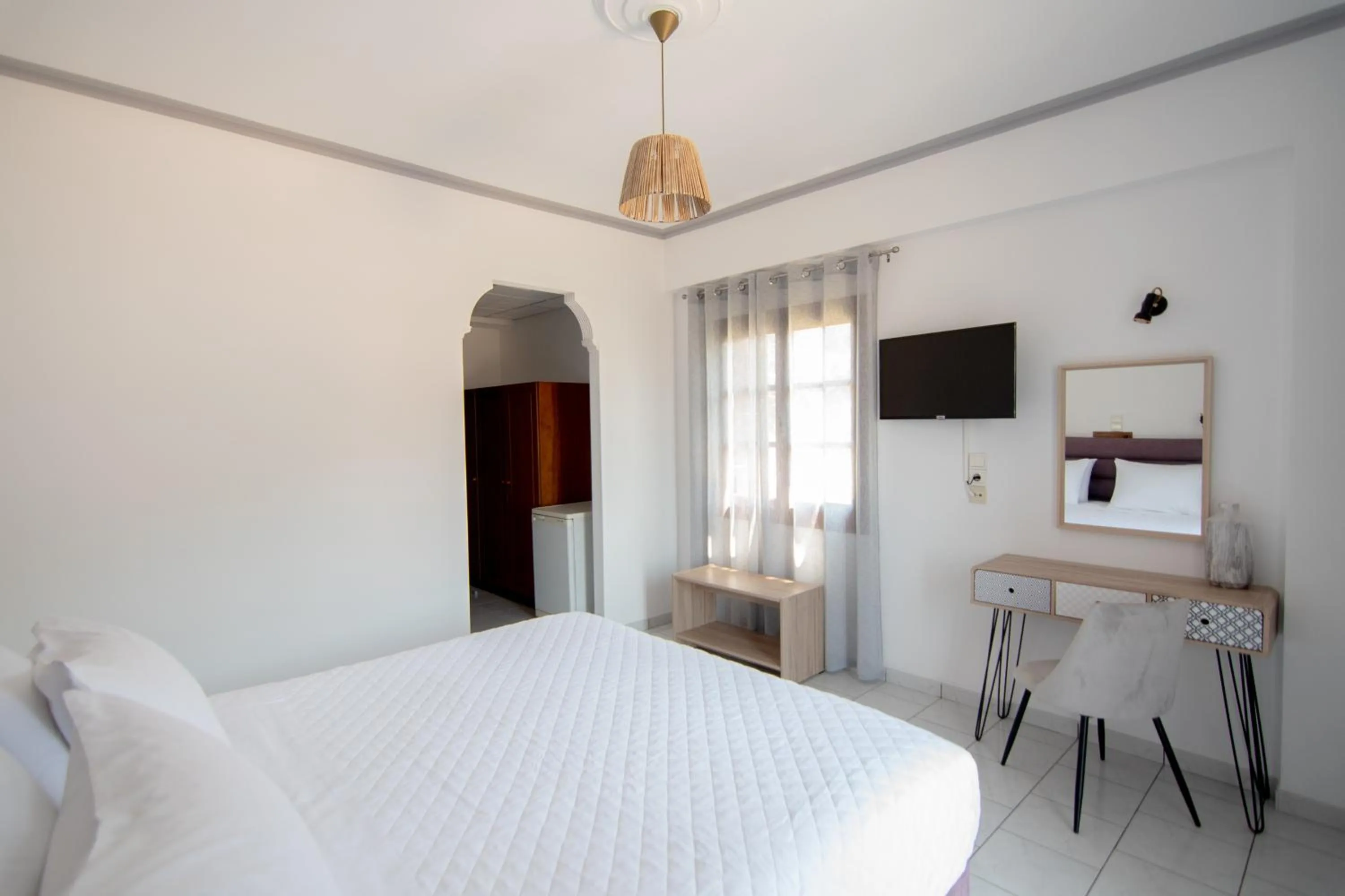 Photo of the whole room, Bed in Iro's Residence