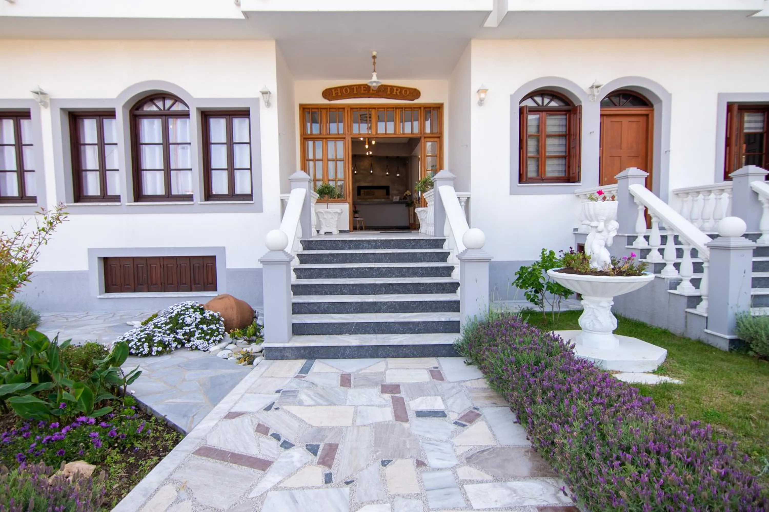 Facade/entrance in Iro's Residence