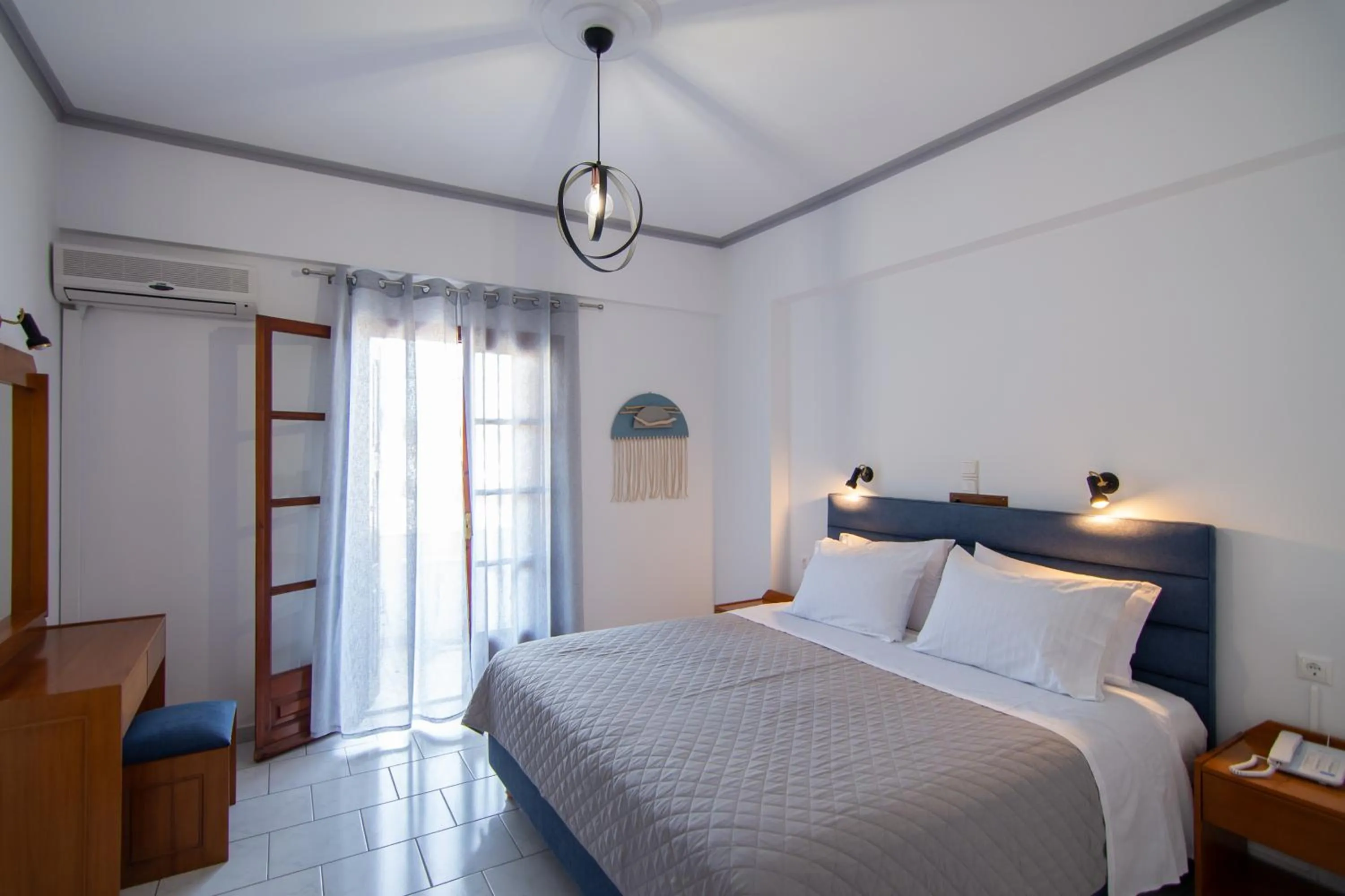 Photo of the whole room, Bed in Iro's Residence