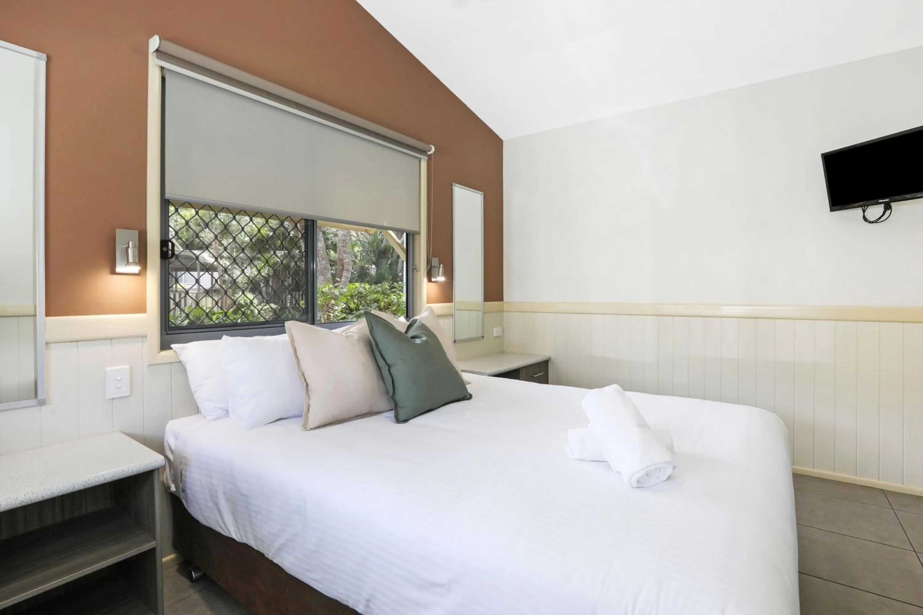 Bedroom, Bed in Reflections Urunga - Holiday Park