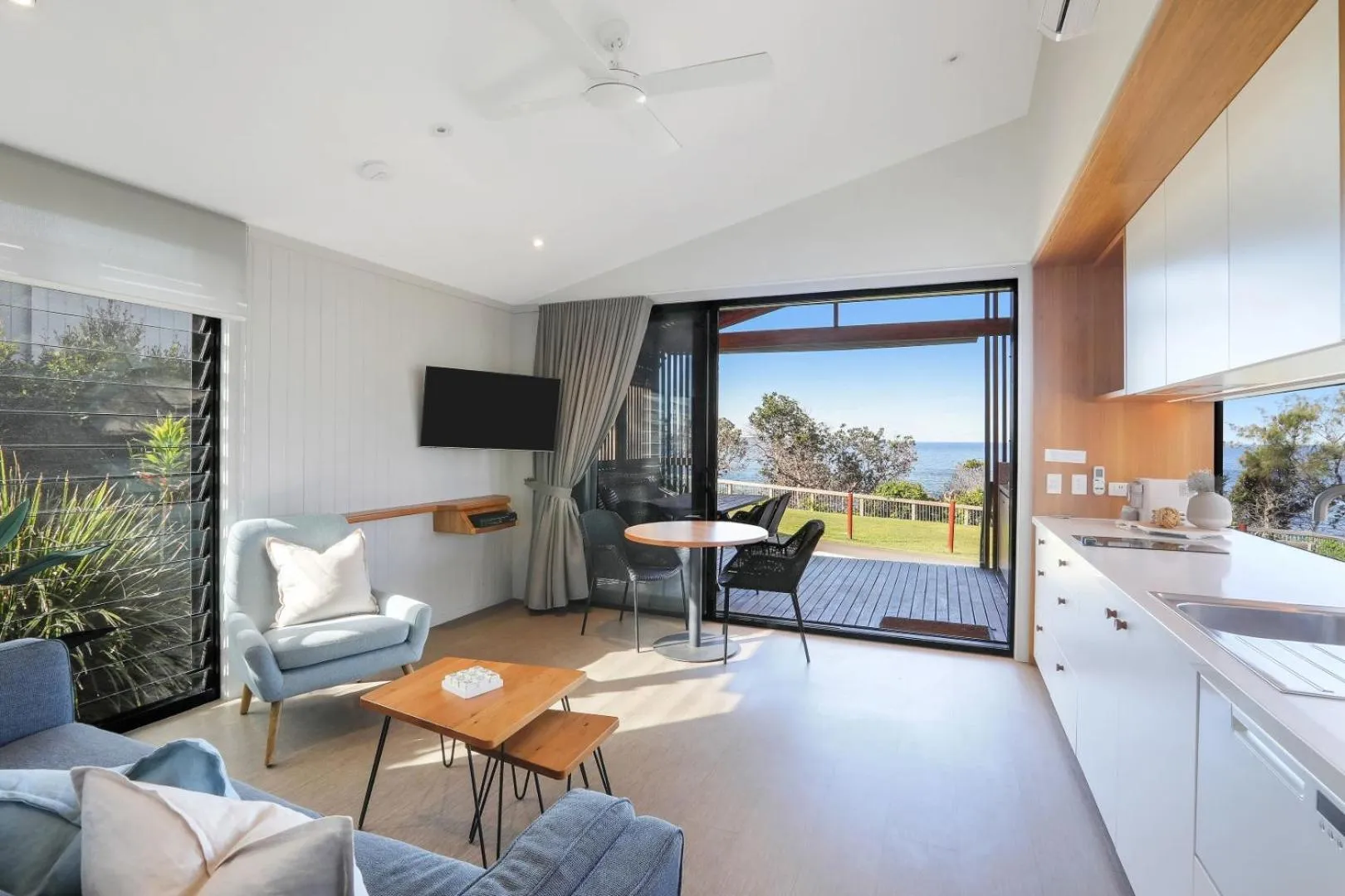 TV and multimedia in Reflections Bonny Hills - Holiday Park