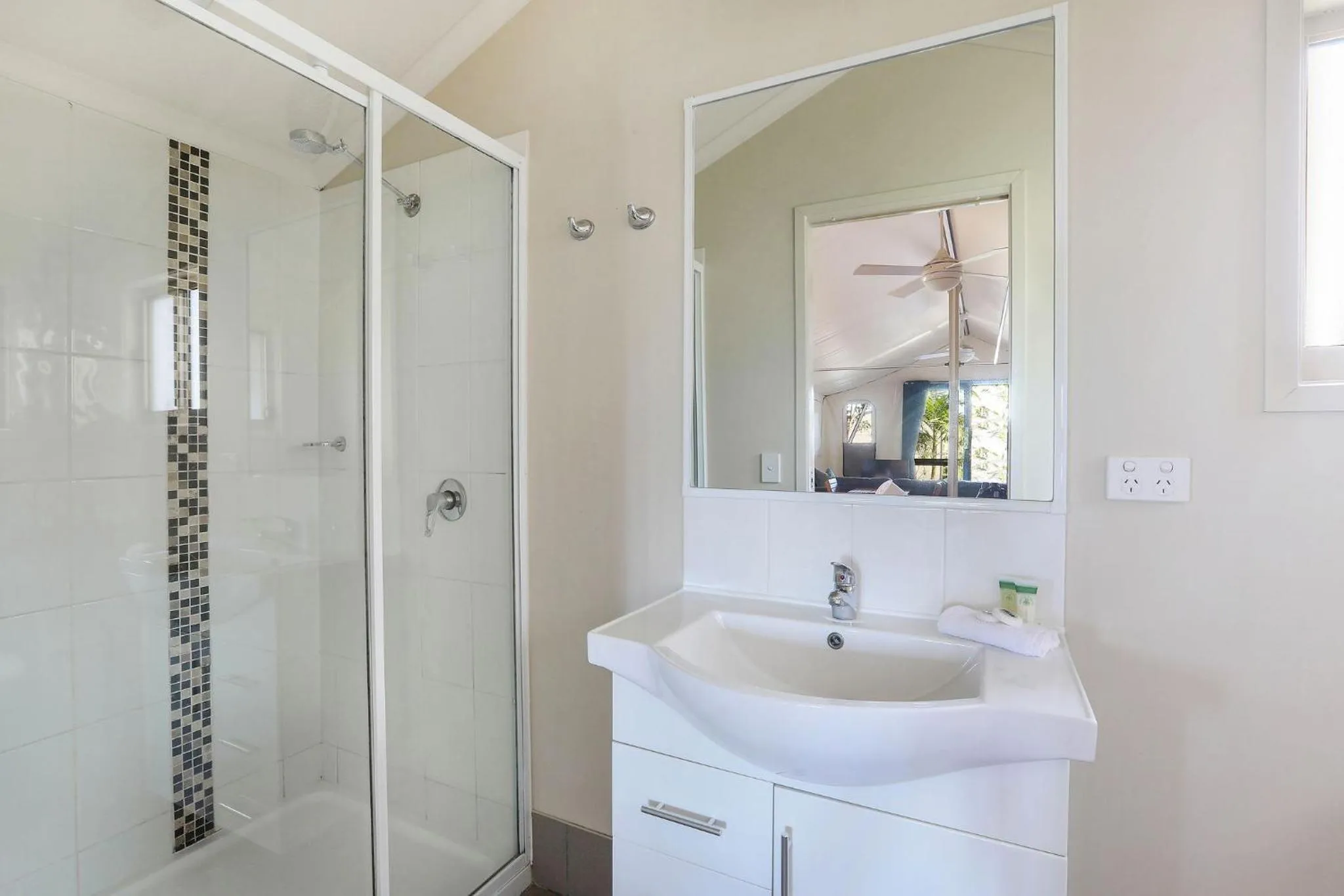 Shower in Reflections Bonny Hills - Holiday Park