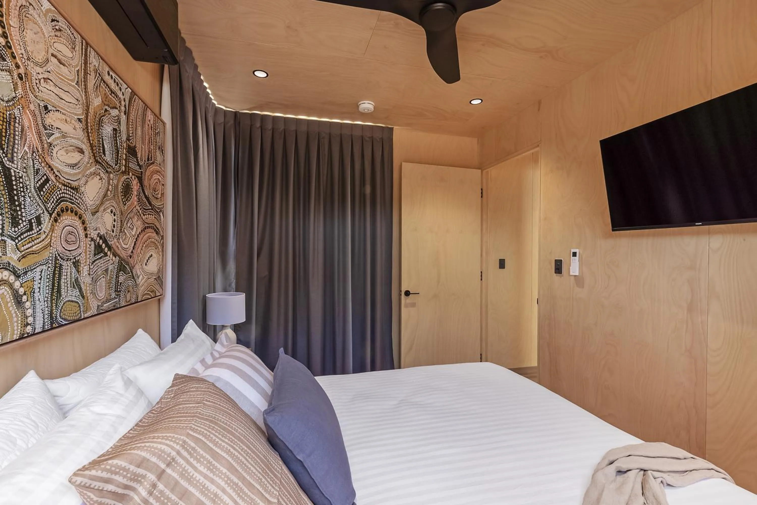 Bed in Reflections Hawks Nest - Holiday Park