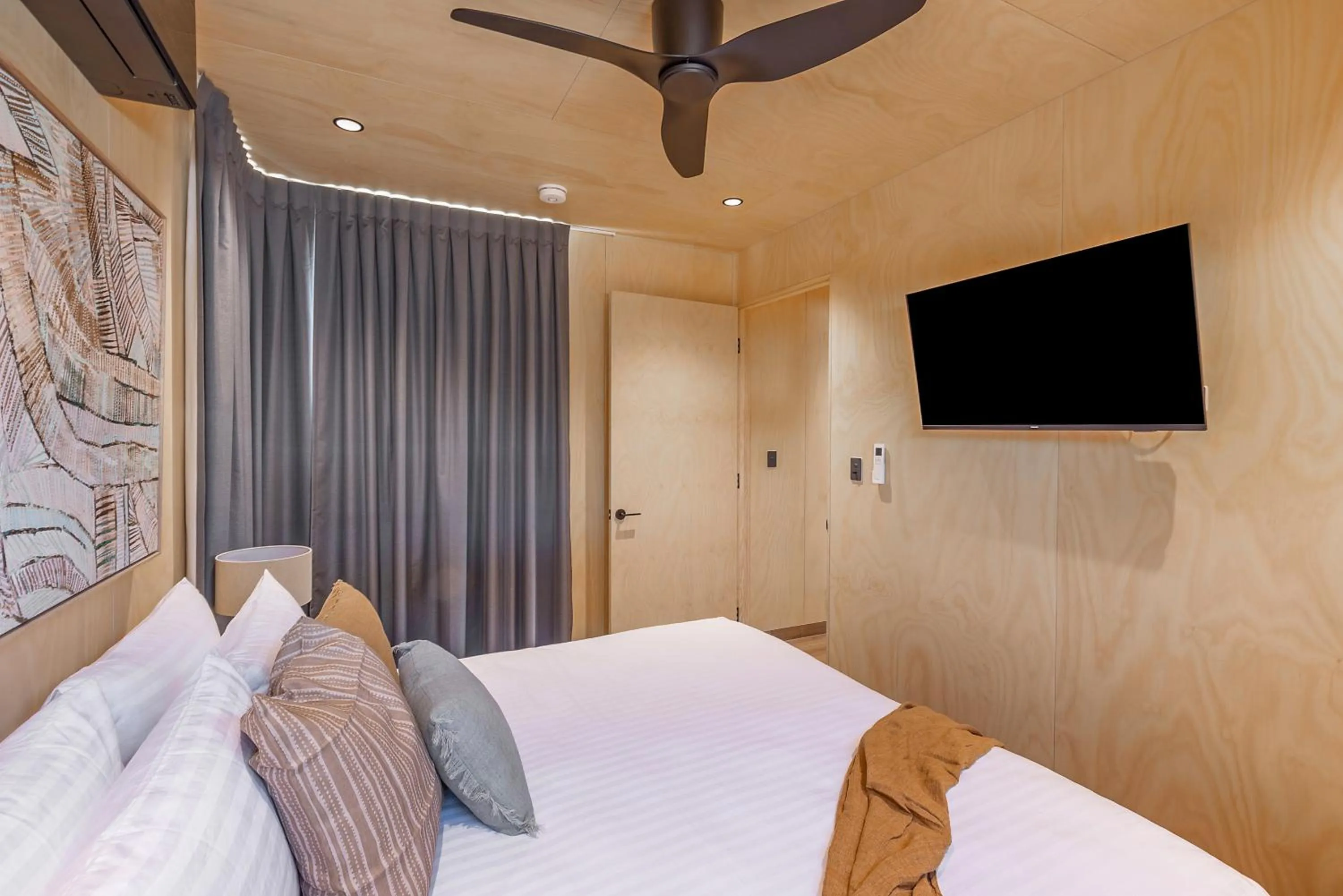 Bed in Reflections Hawks Nest - Holiday Park