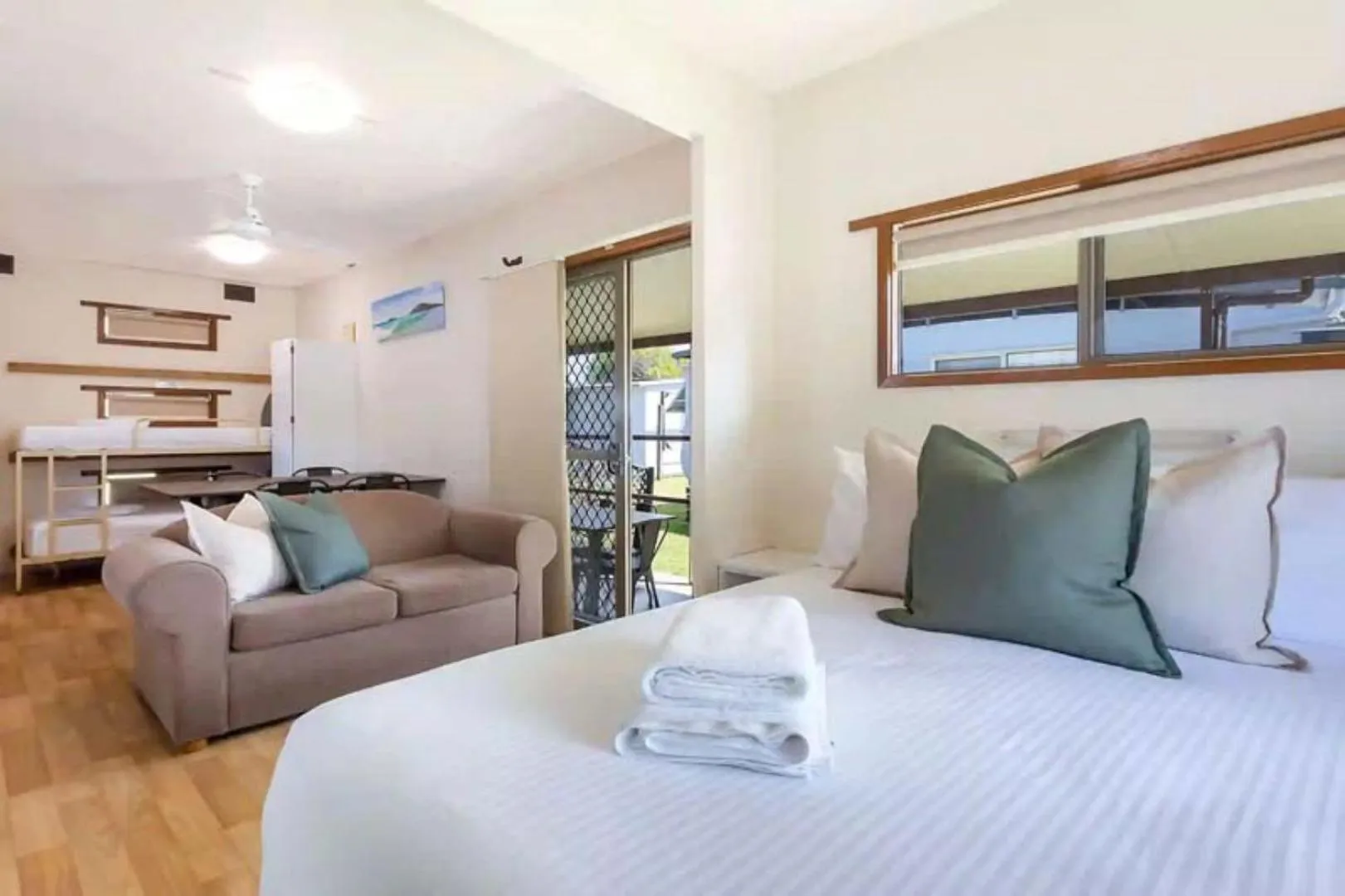 Bed in Reflections Hawks Nest - Holiday Park