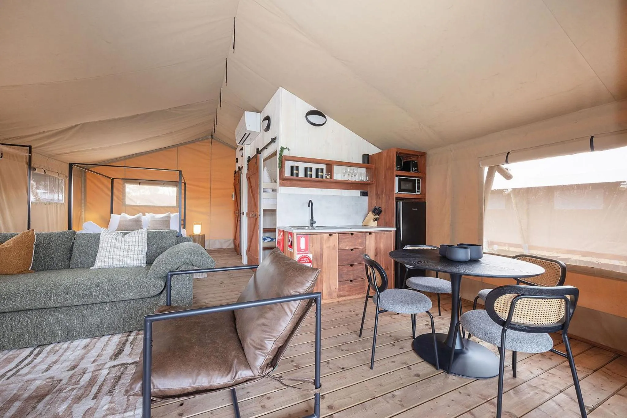 Dining area in Reflections Hawks Nest - Holiday Park