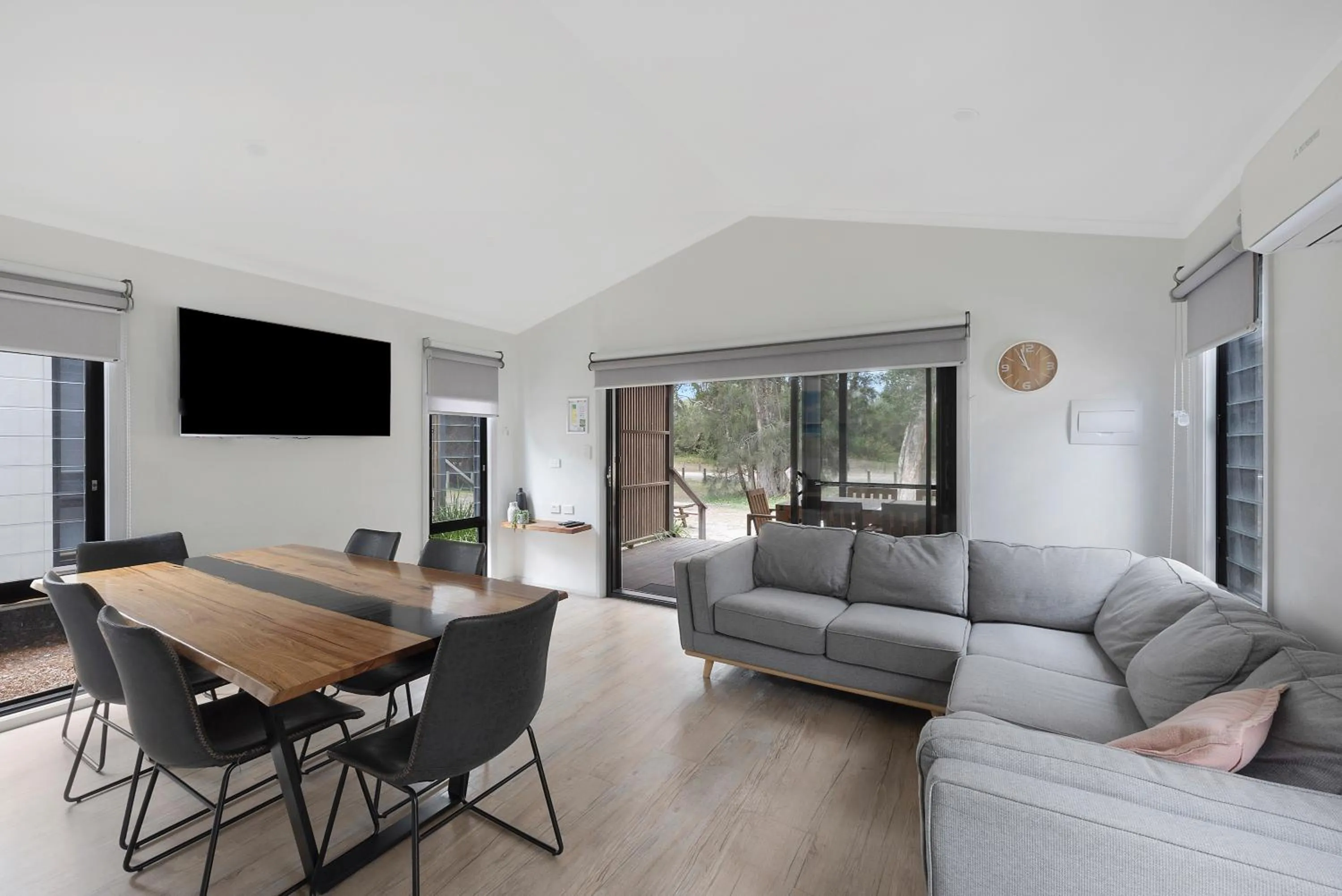 TV and multimedia in Reflections Jimmys Beach - Holiday Park