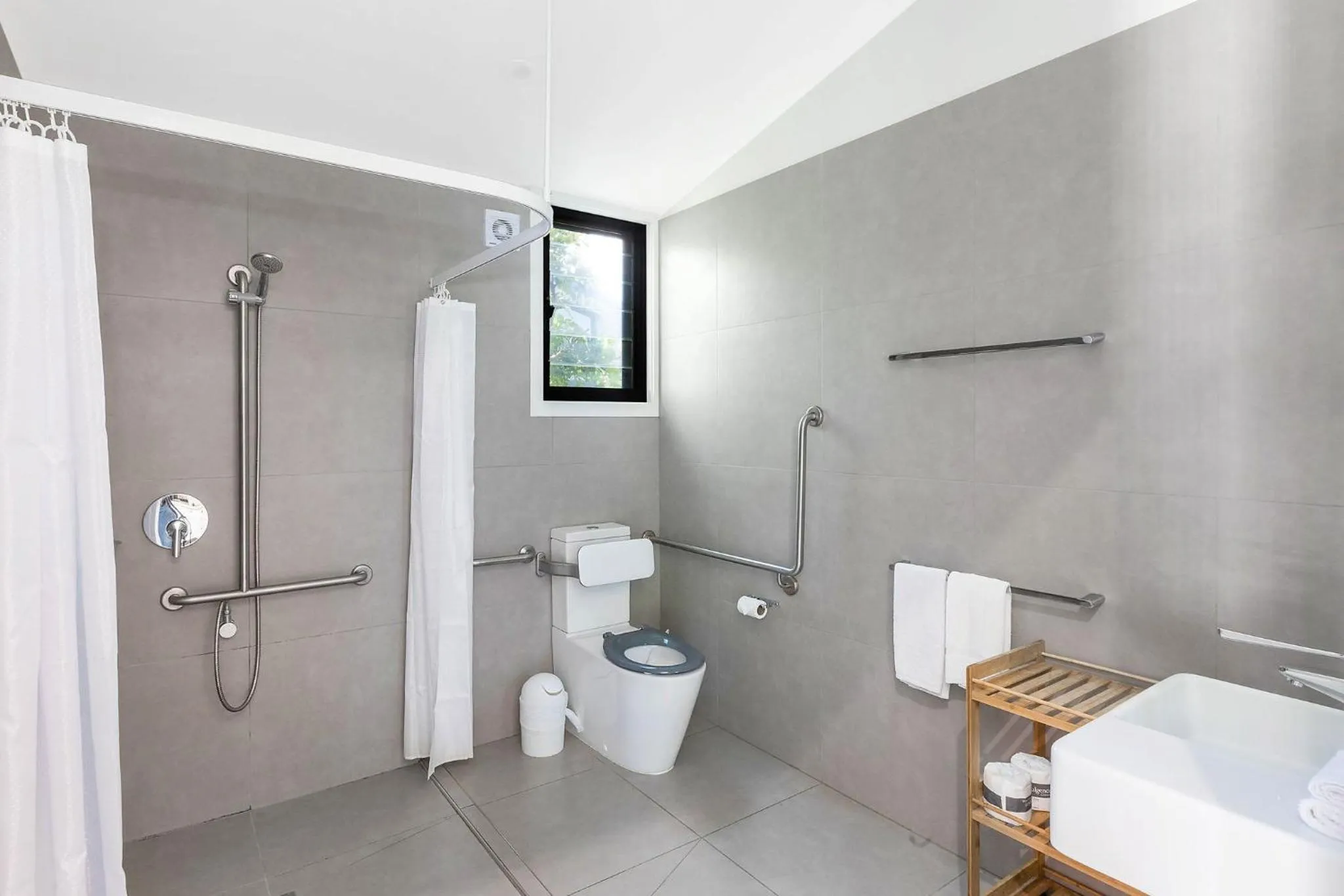 Bathroom in Reflections Jimmys Beach - Holiday Park