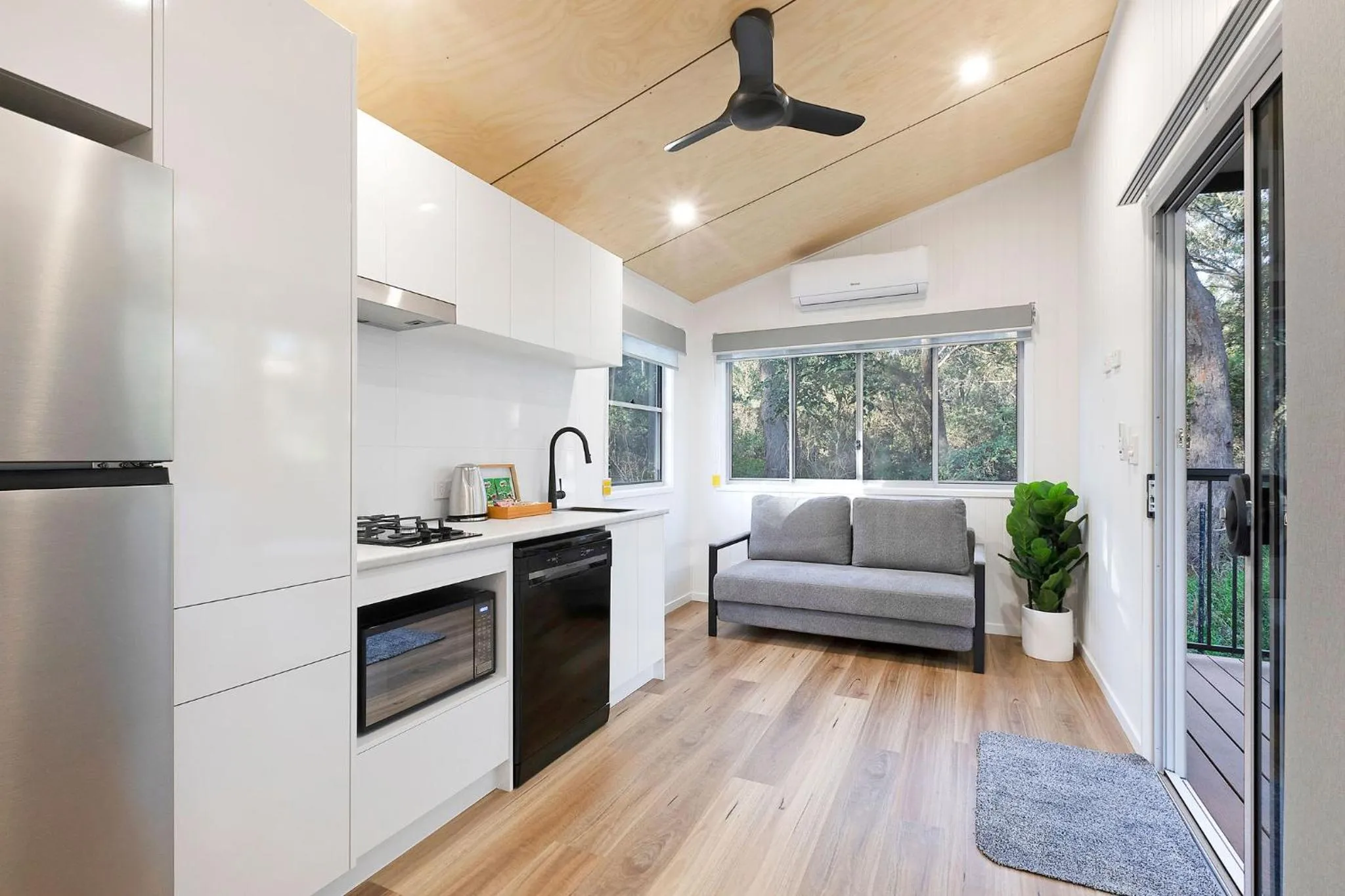 Living room in Reflections Jimmys Beach - Holiday Park