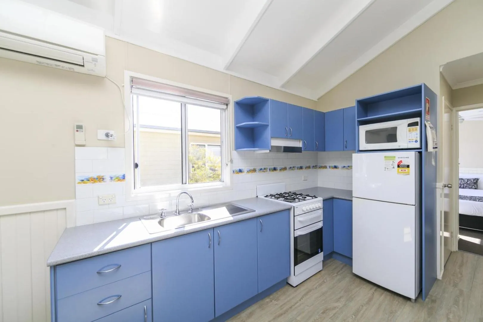 Kitchen or kitchenette in Reflections Jimmys Beach - Holiday Park