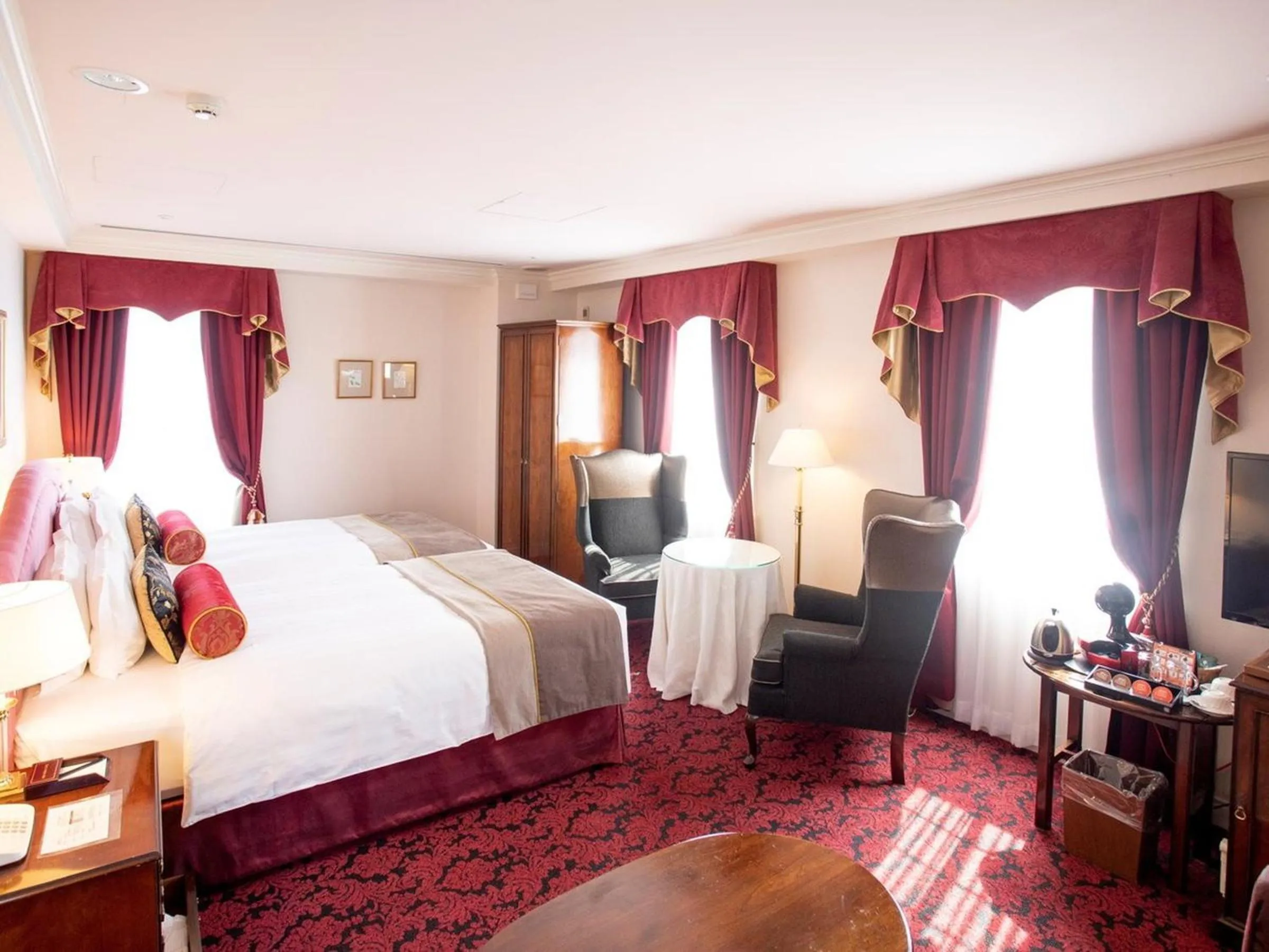 Bed in Kobe Kitano Hotel