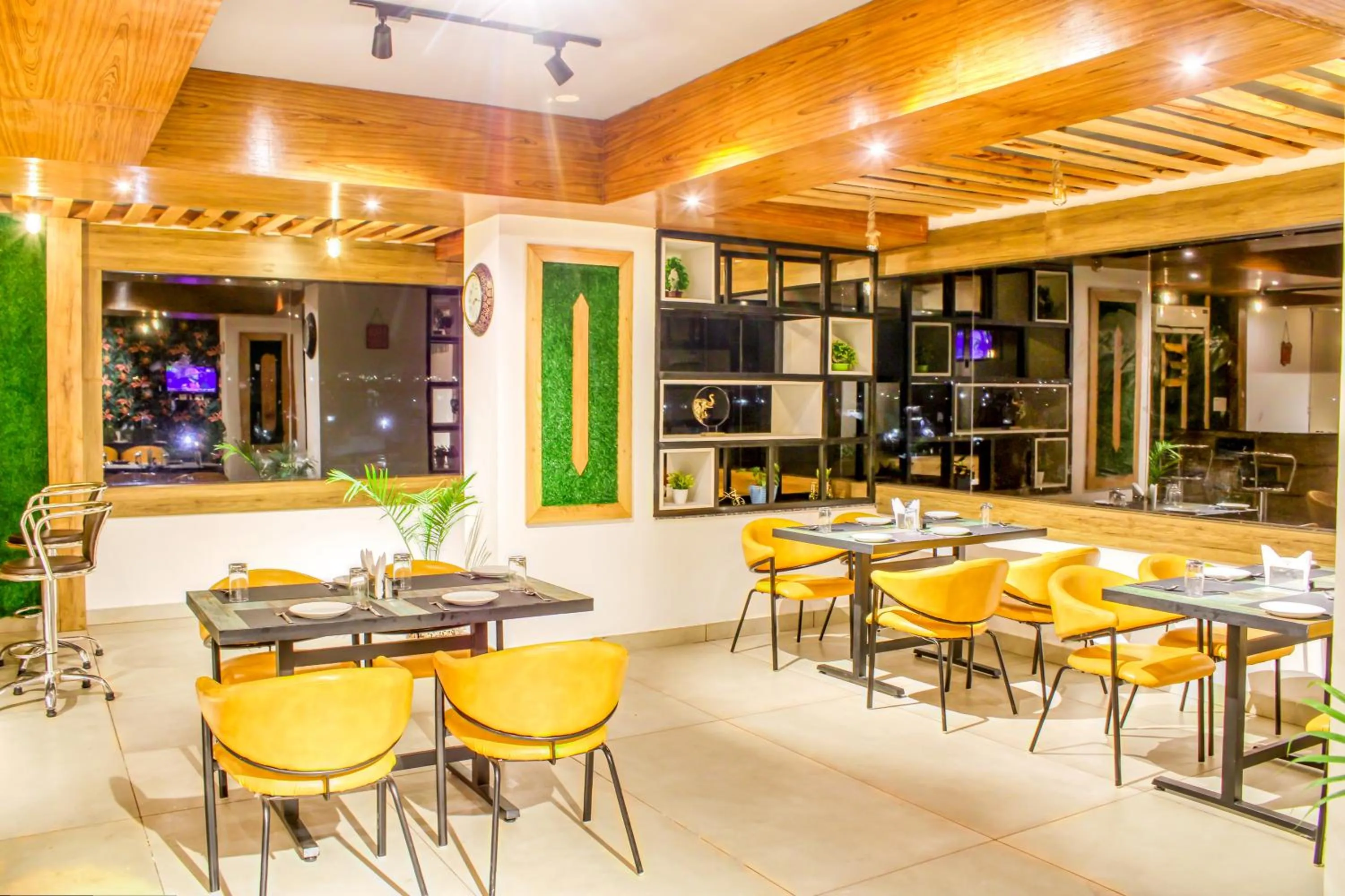 Restaurant/places to eat in The Eleganza