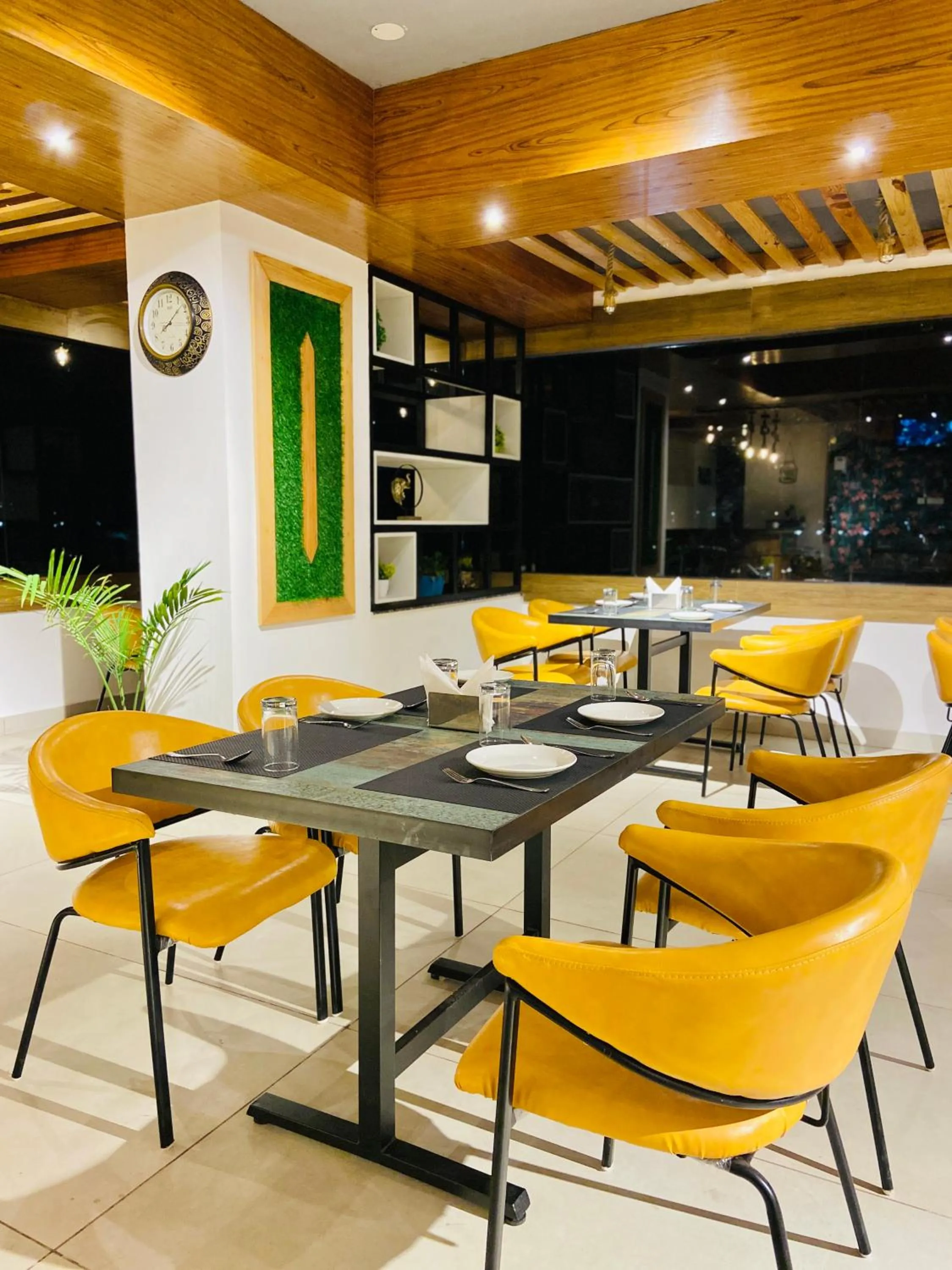 Restaurant/places to eat in The Eleganza