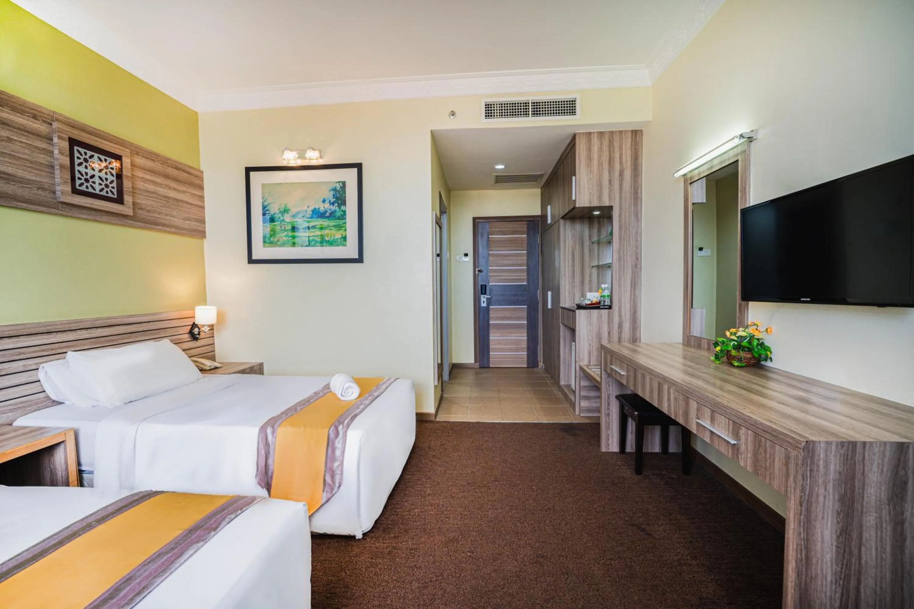 Bed in HIG Hotel & Convention