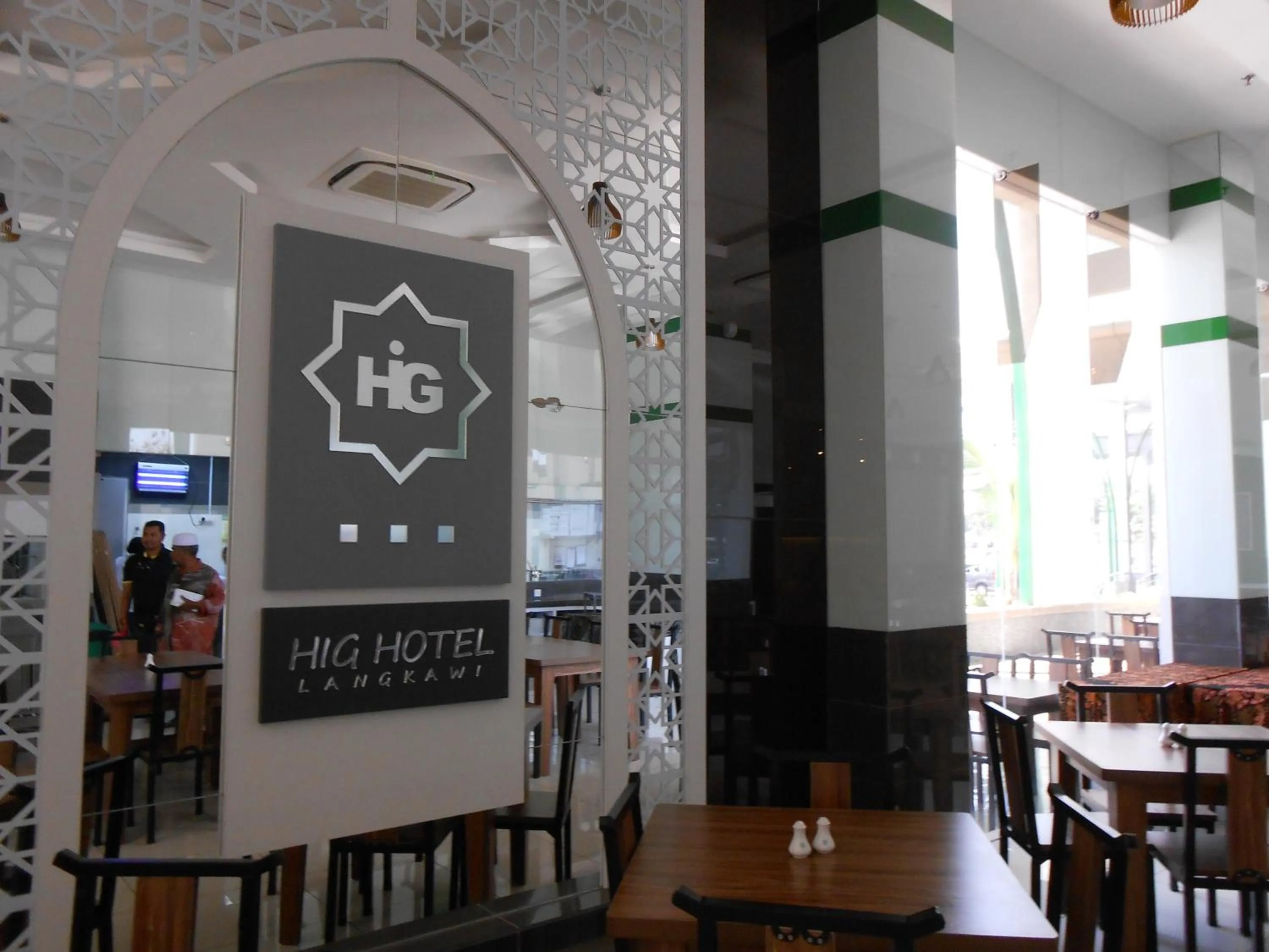 Restaurant/places to eat in HIG Hotel